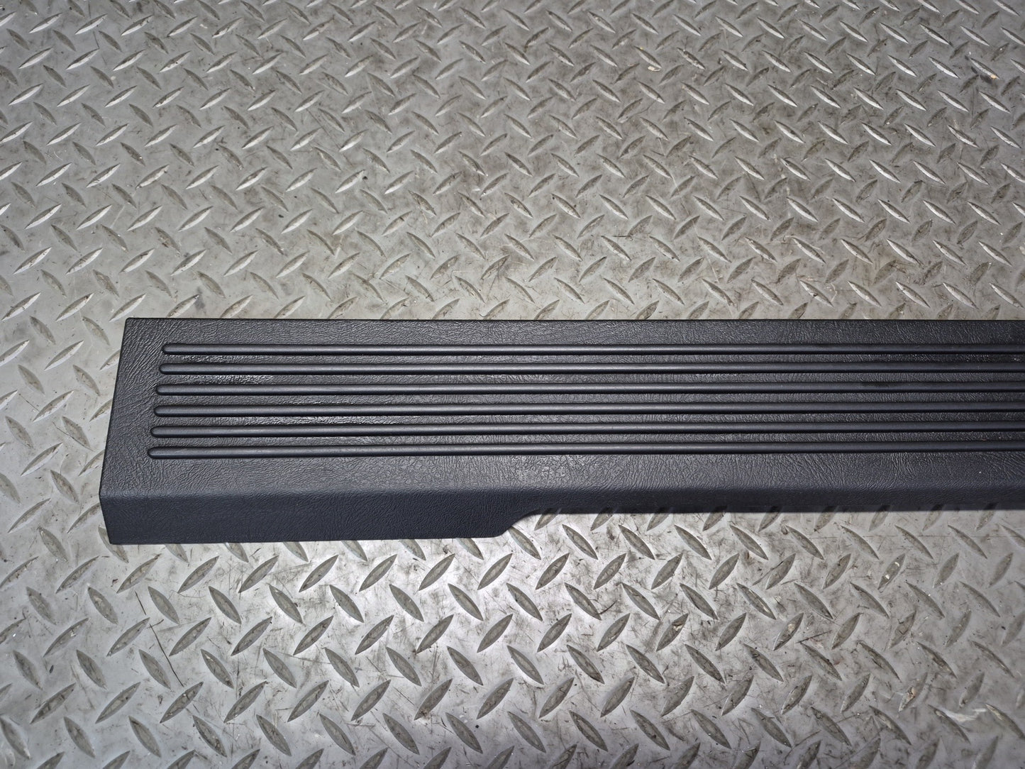 2003-2009 Hummer H2 Front Left & Right Door Scuff Sill Plate Trim Panel Set of 2