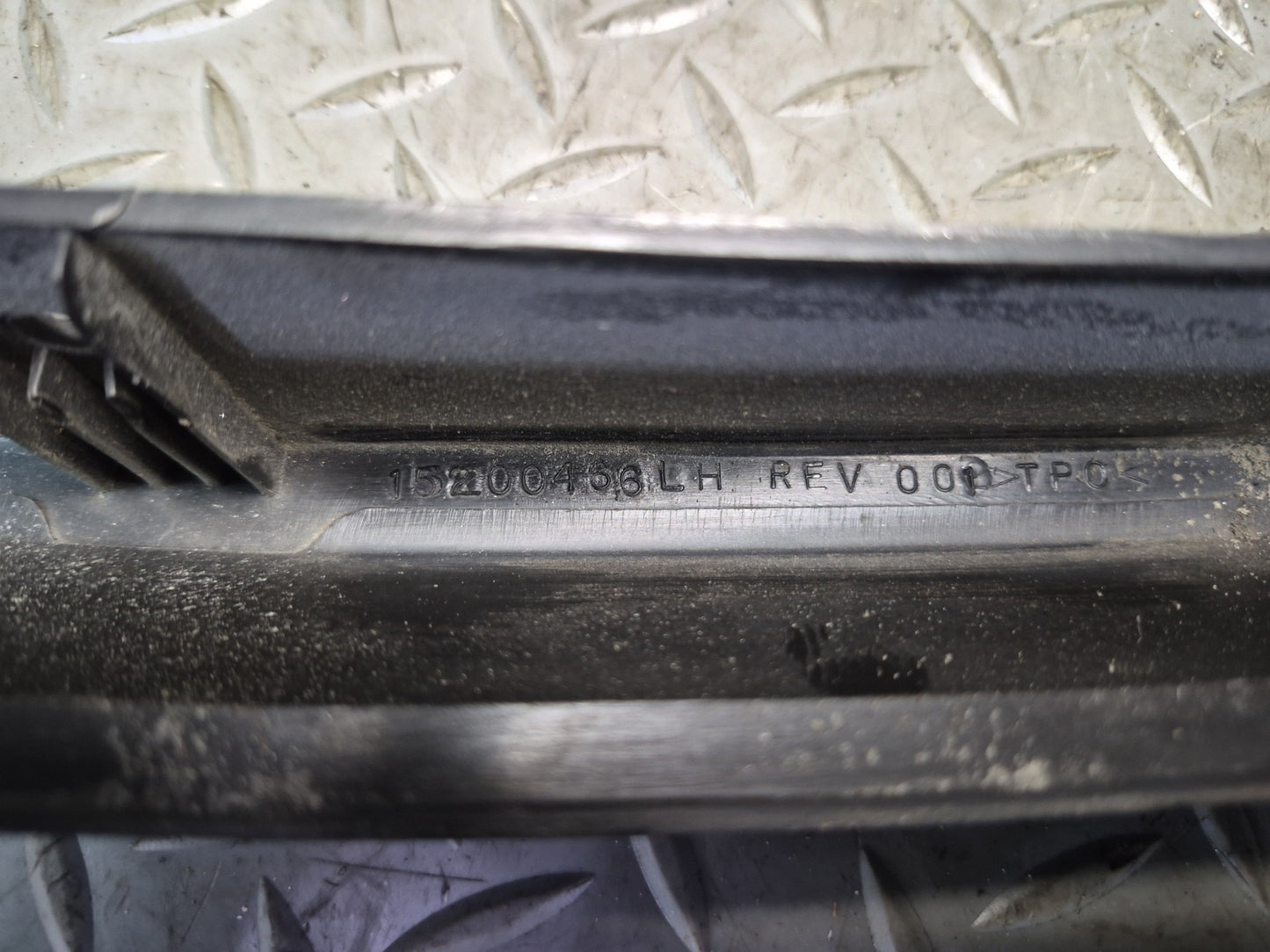 2003-2009 Hummer H2 Front Left Fender Flare Wheel Arch Molding 15200466