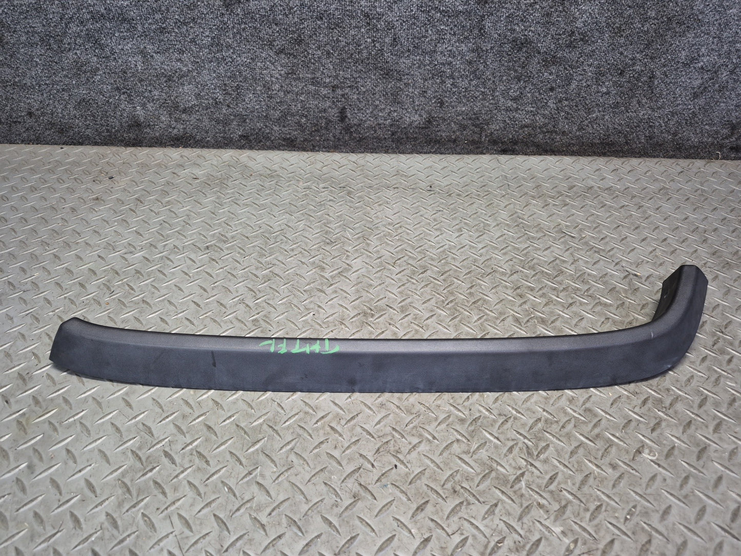 2003-2009 Hummer H2 Front Left Fender Flare Wheel Arch Molding 15200466