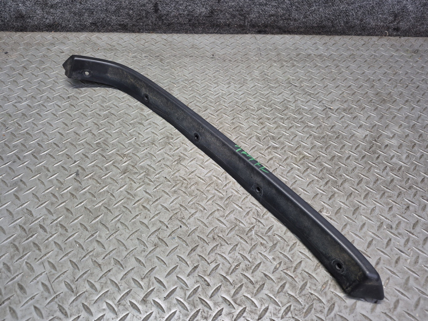 2003-2009 Hummer H2 Front Left Fender Flare Wheel Arch Molding 15200466
