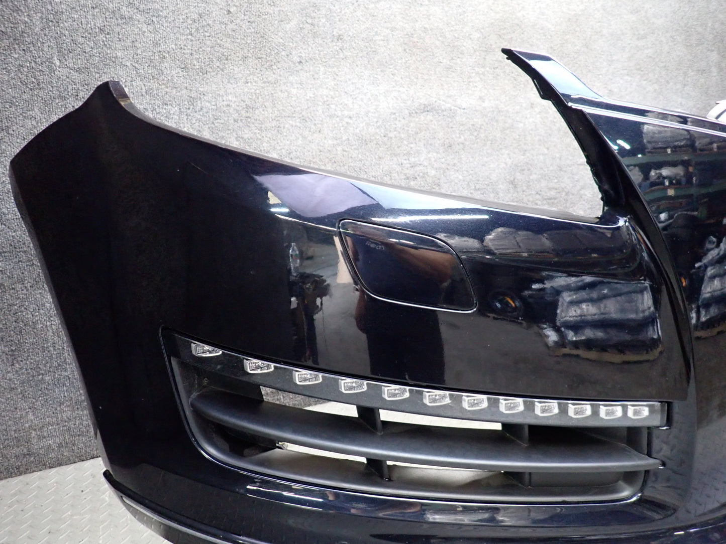 10-15 Audi 4L Q7 Front Bumper Cover w Grille PDC Sensors & Fog Lights Black OEM