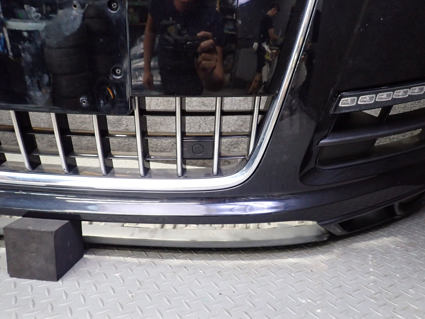 10-15 Audi 4L Q7 Front Bumper Cover w Grille PDC Sensors & Fog Lights Black OEM