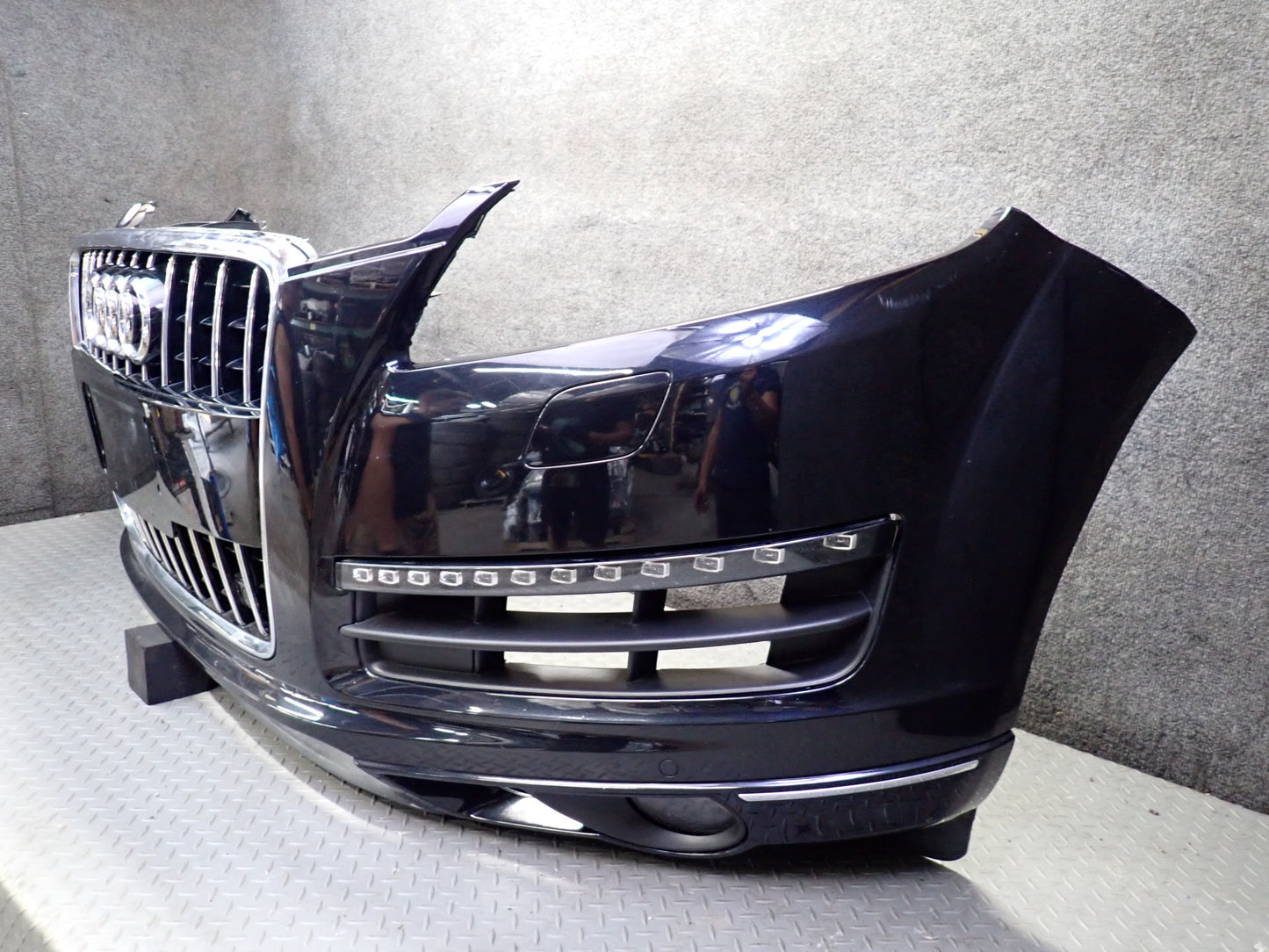 10-15 Audi 4L Q7 Front Bumper Cover w Grille PDC Sensors & Fog Lights Black OEM