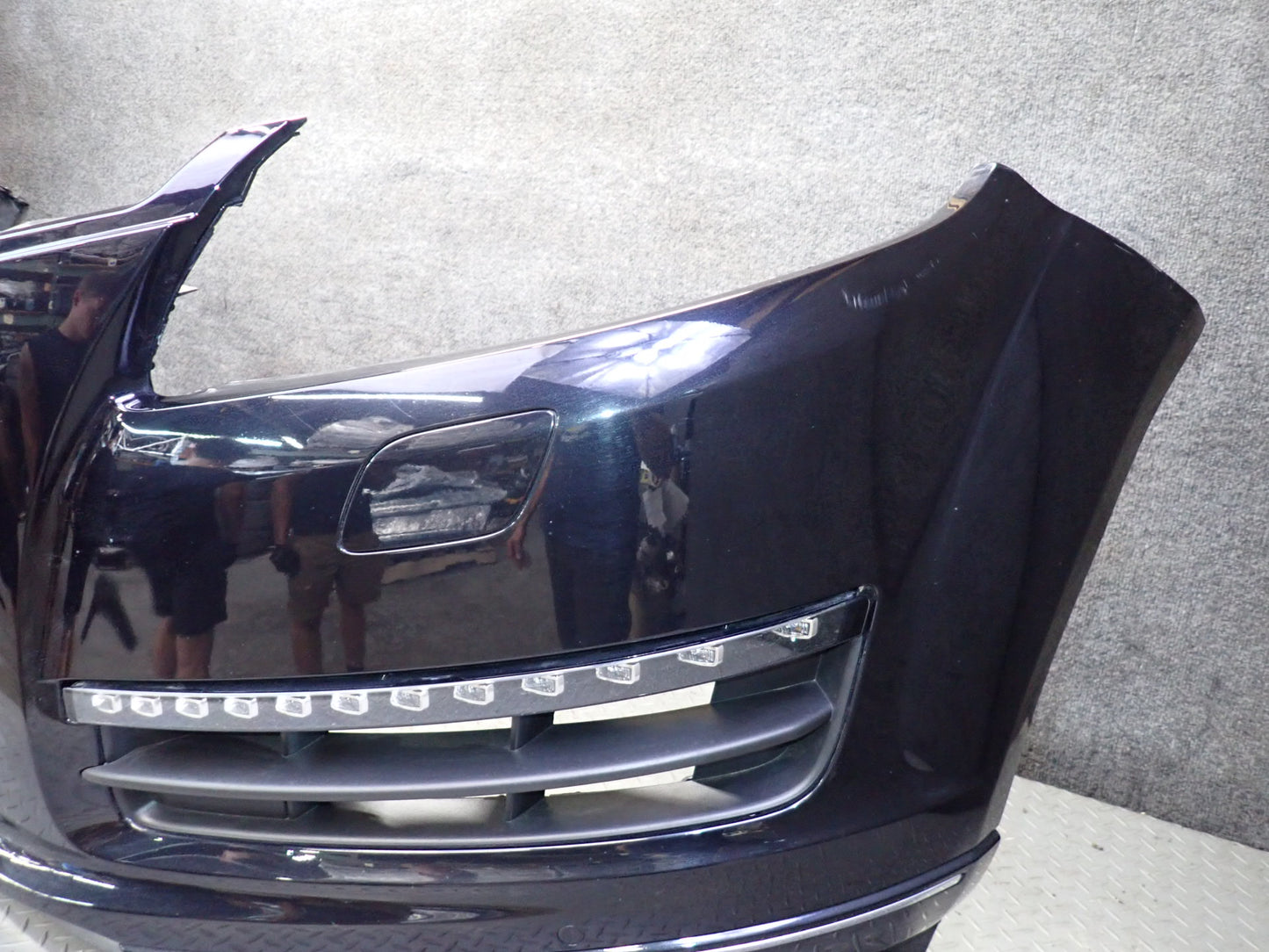 10-15 Audi 4L Q7 Front Bumper Cover w Grille PDC Sensors & Fog Lights Black OEM