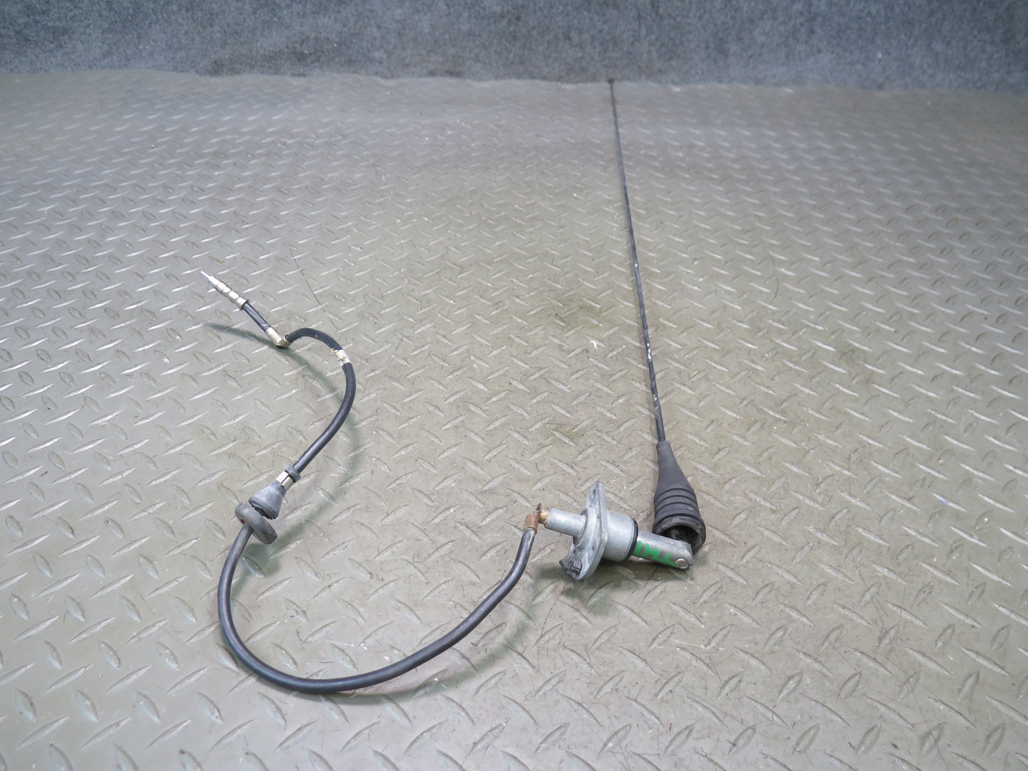 2003-2007 Hummer H2 Radio Antenna Assembly