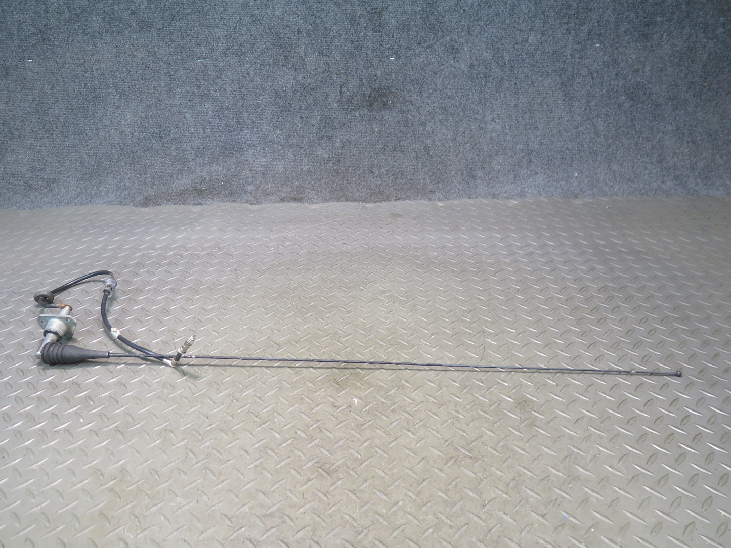 2003-2007 Hummer H2 Radio Antenna Assembly