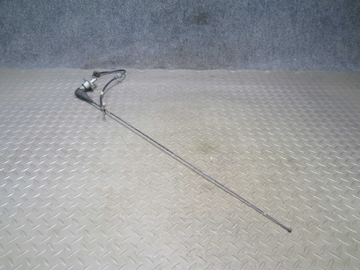 2003-2007 Hummer H2 Radio Antenna Assembly
