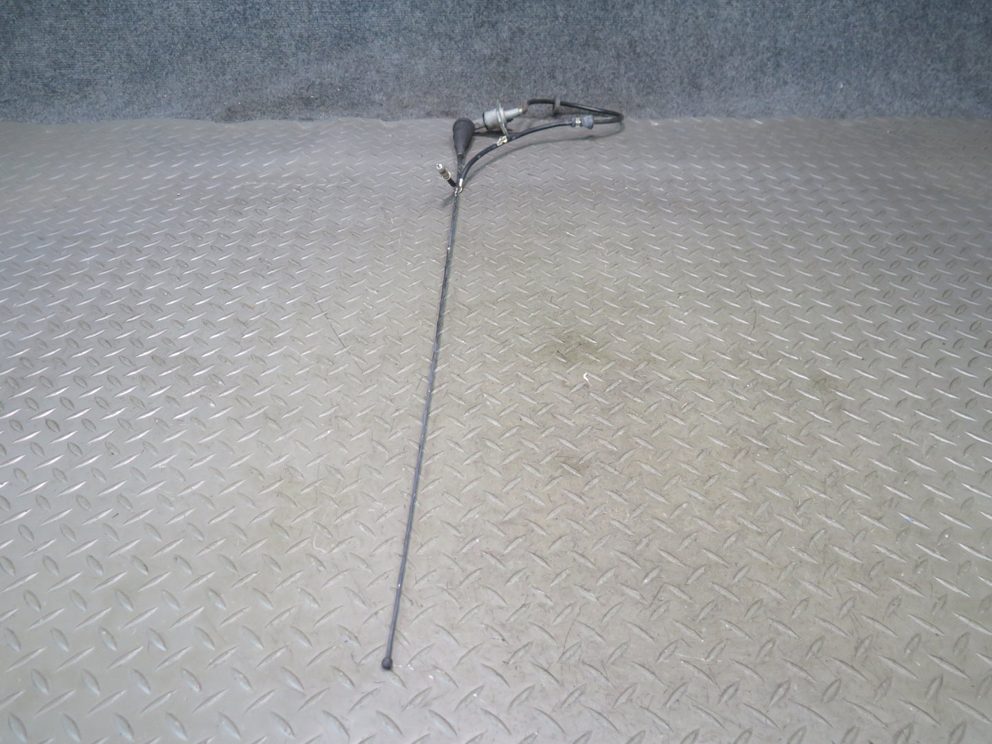 2003-2007 Hummer H2 Radio Antenna Assembly