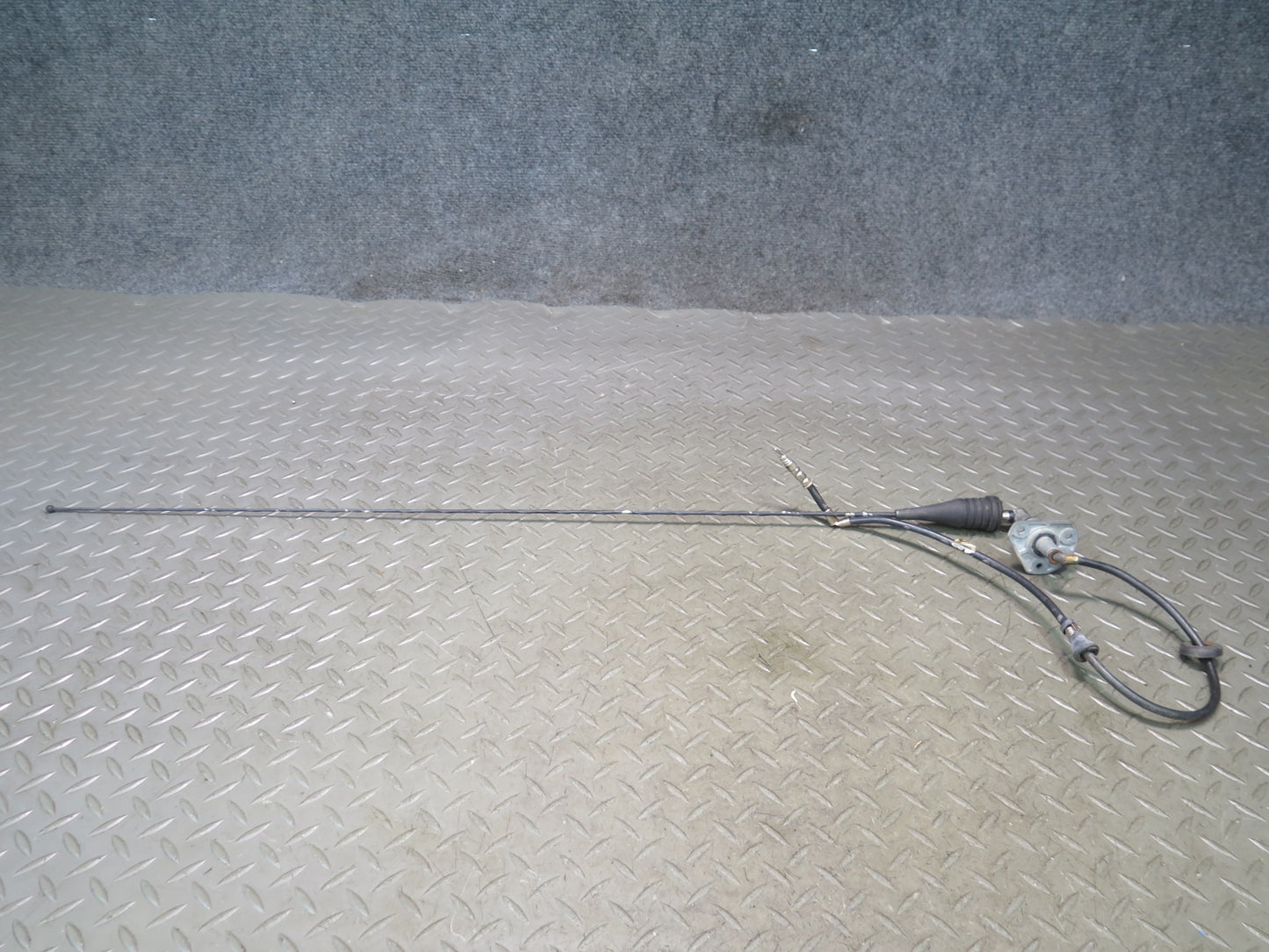 2003-2007 Hummer H2 Radio Antenna Assembly