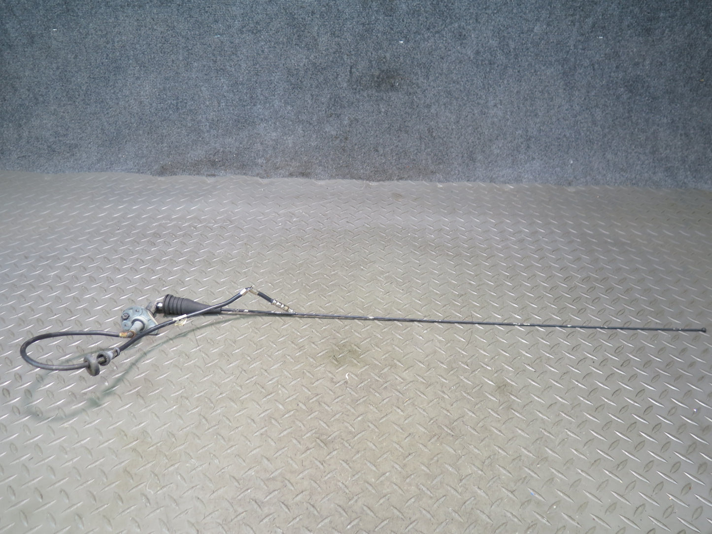 2003-2007 Hummer H2 Radio Antenna Assembly