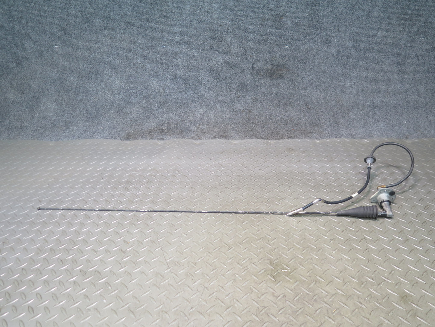 2003-2007 Hummer H2 Radio Antenna Assembly