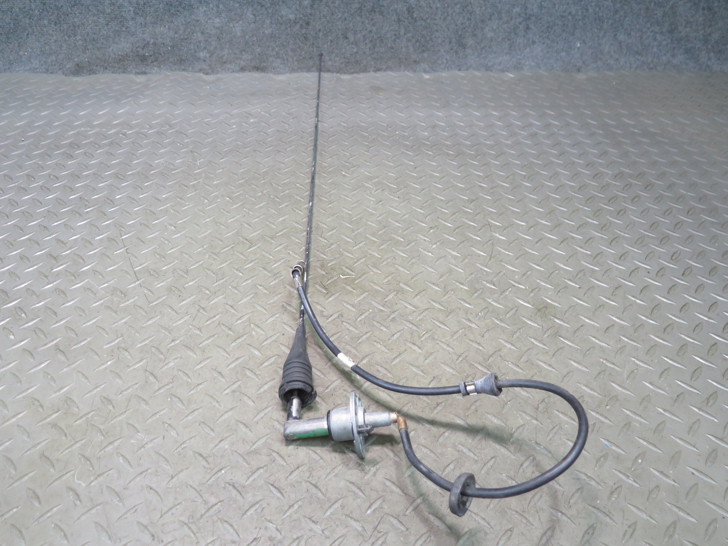 2003-2007 Hummer H2 Radio Antenna Assembly