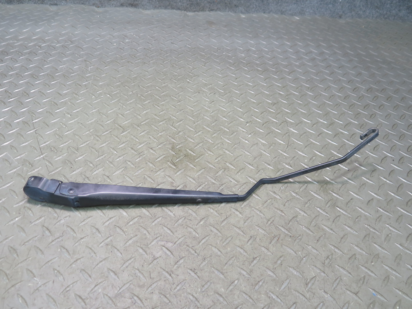 2003-2009 Hummer H2 Front Windshield Left & Right Wiper Arm Set of 2
