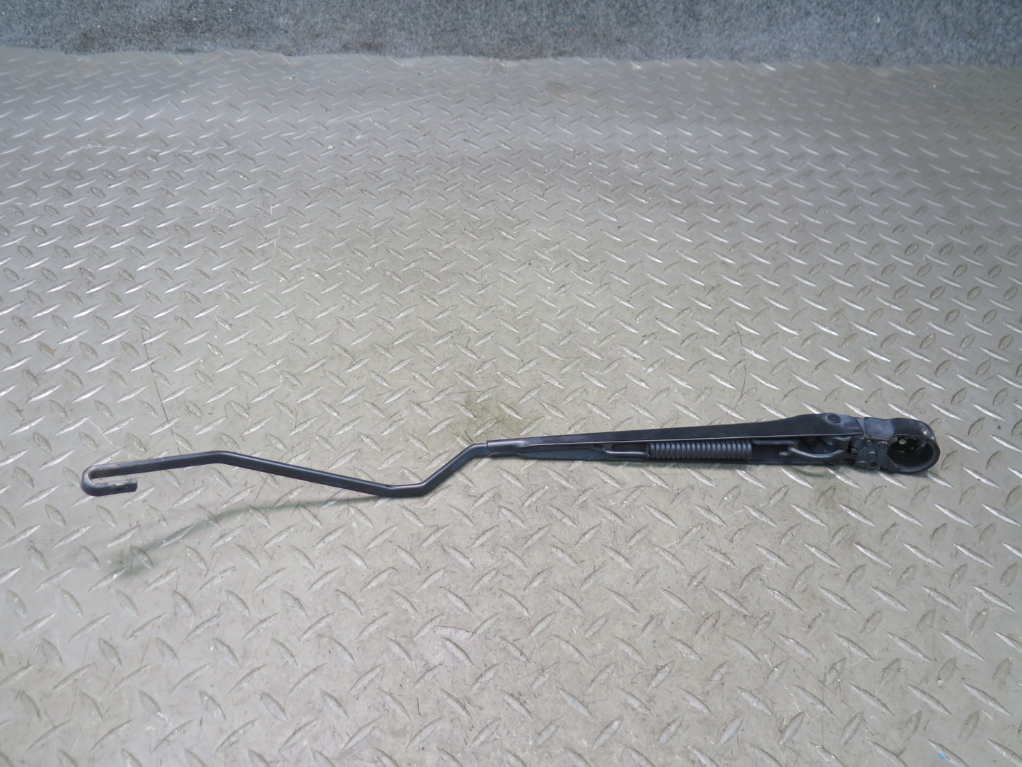 2003-2009 Hummer H2 Front Windshield Left & Right Wiper Arm Set of 2