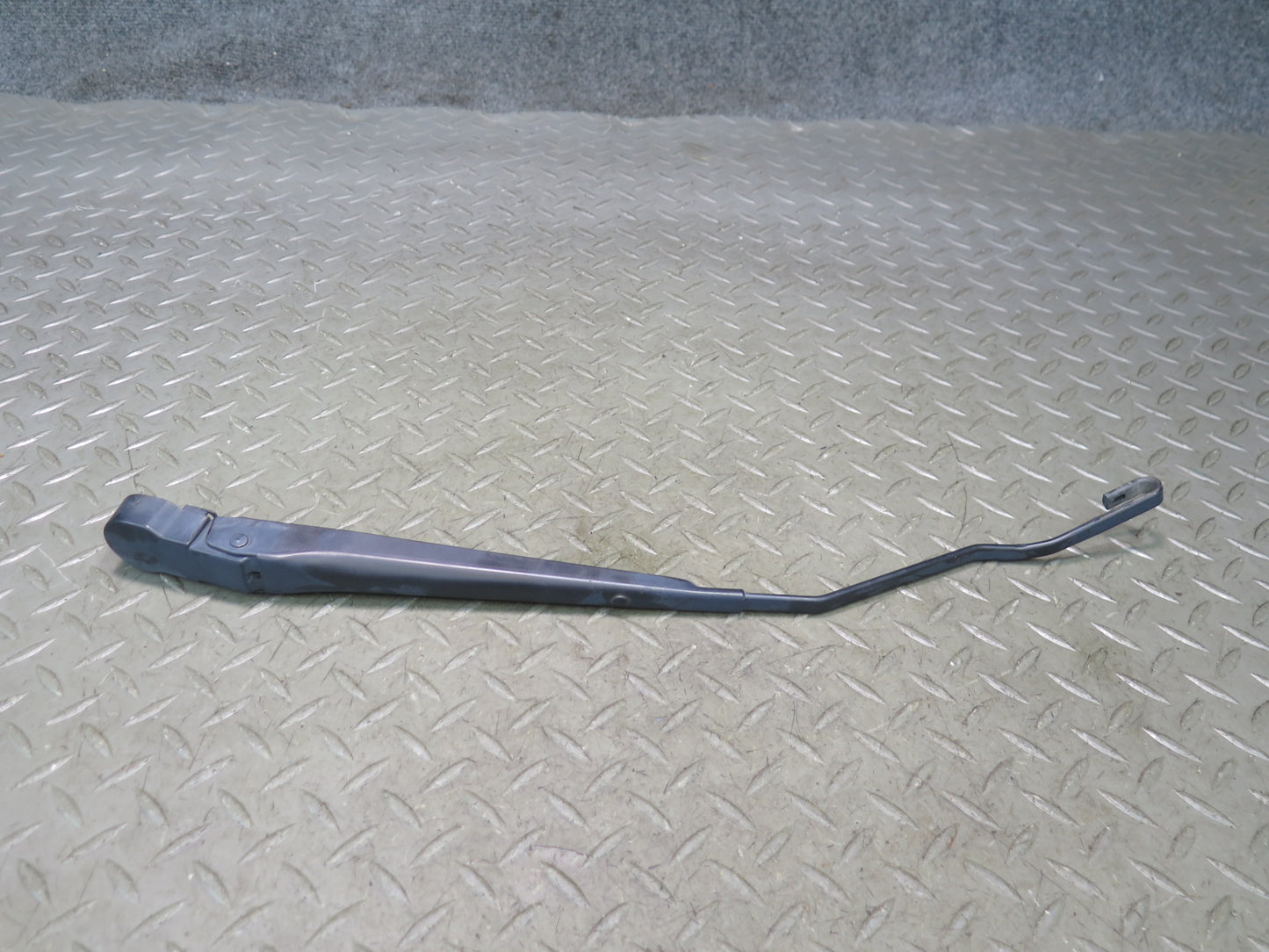 2003-2009 Hummer H2 Front Windshield Left & Right Wiper Arm Set of 2