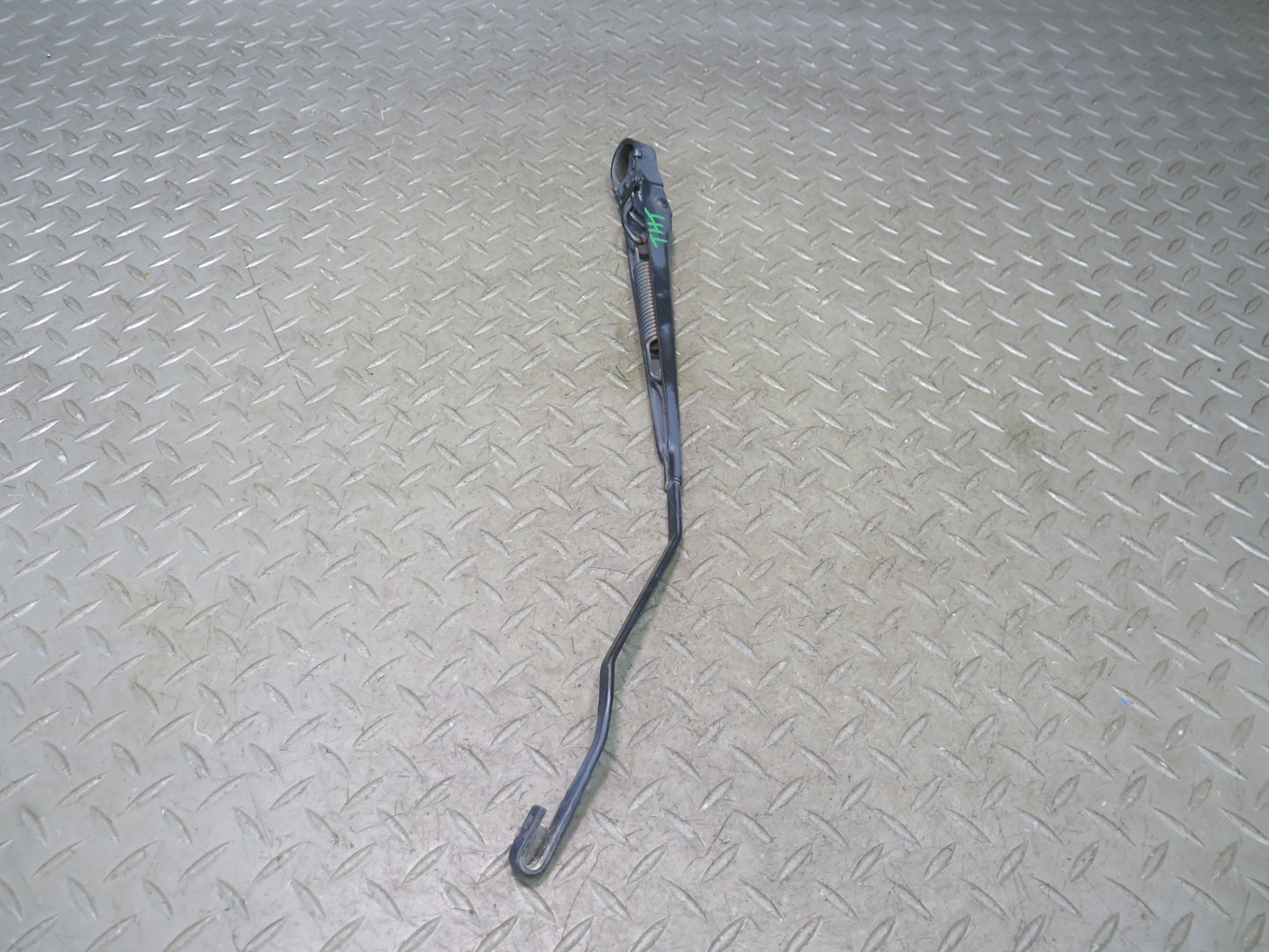 2003-2009 Hummer H2 Front Windshield Left & Right Wiper Arm Set of 2