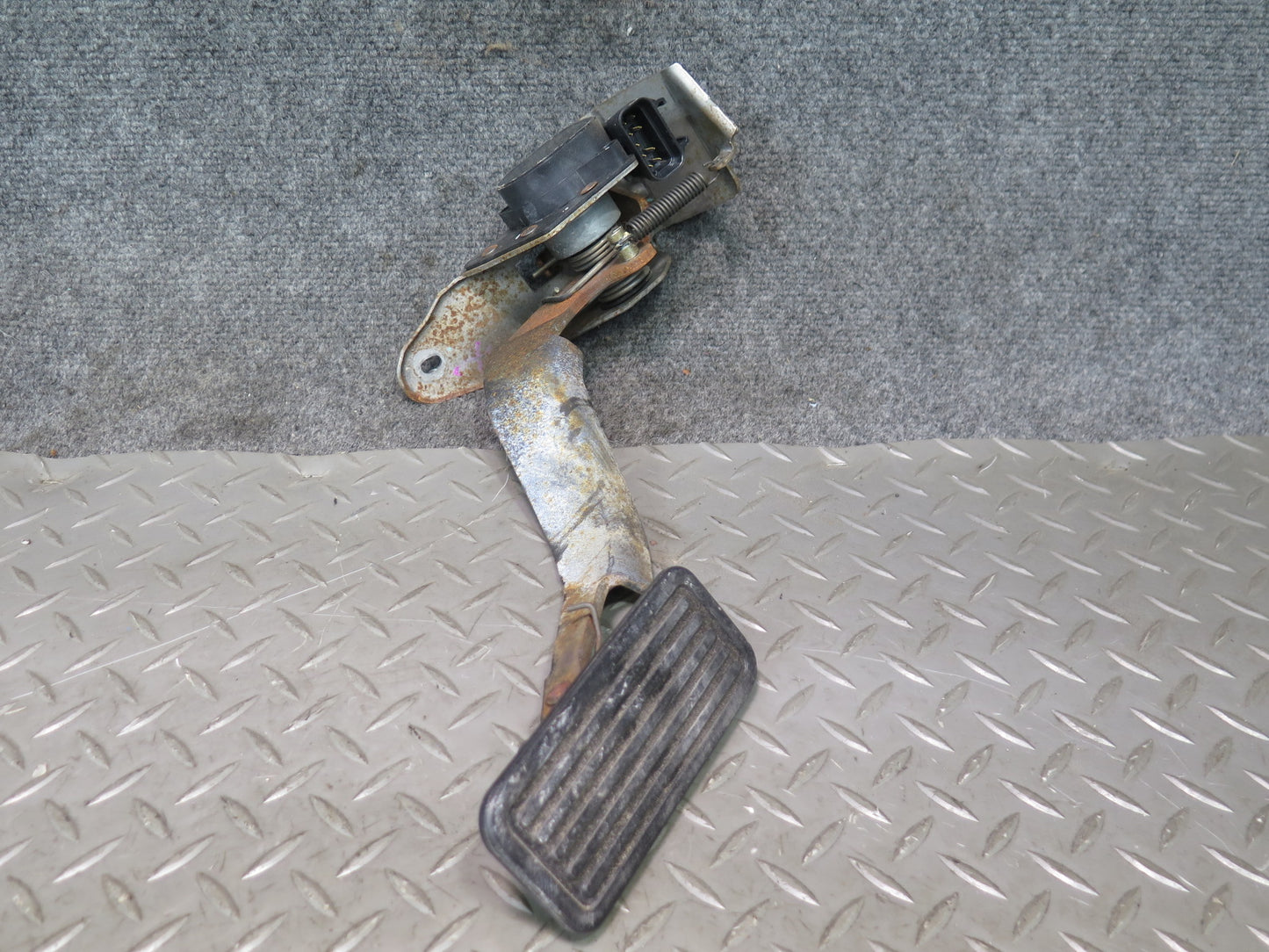 2004-2007 Hummer H2 Gas Acceleration Pedal Throttle Sensor