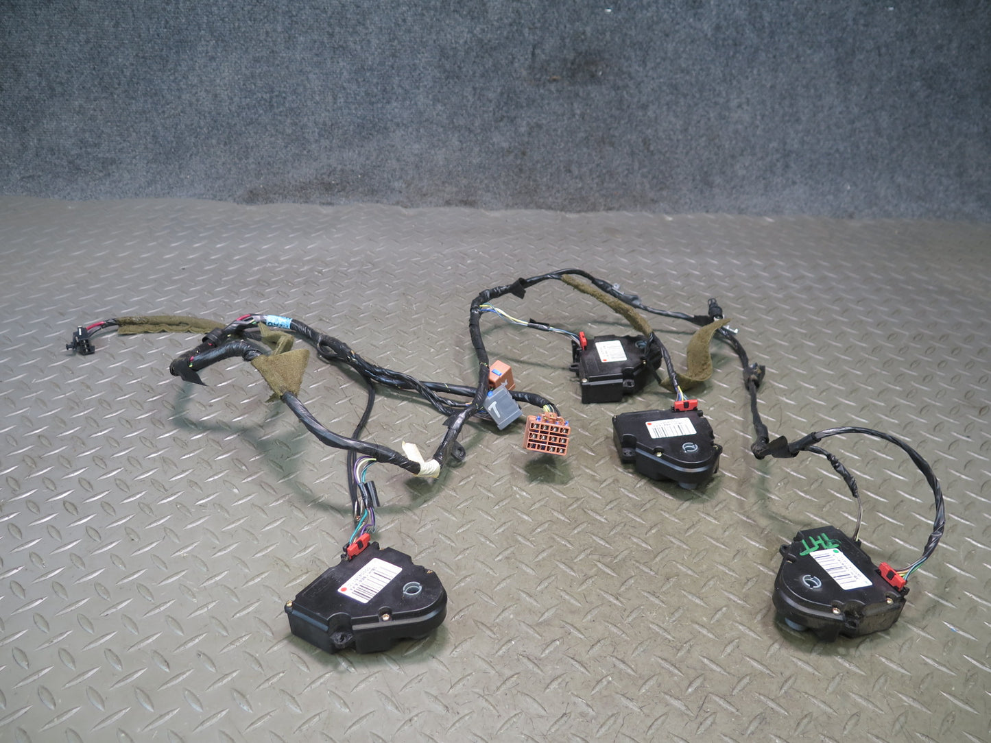 2003-2009 Hummer H2 Hvac A/C Air Heater Flap Door Actuator Motor Wiring Set