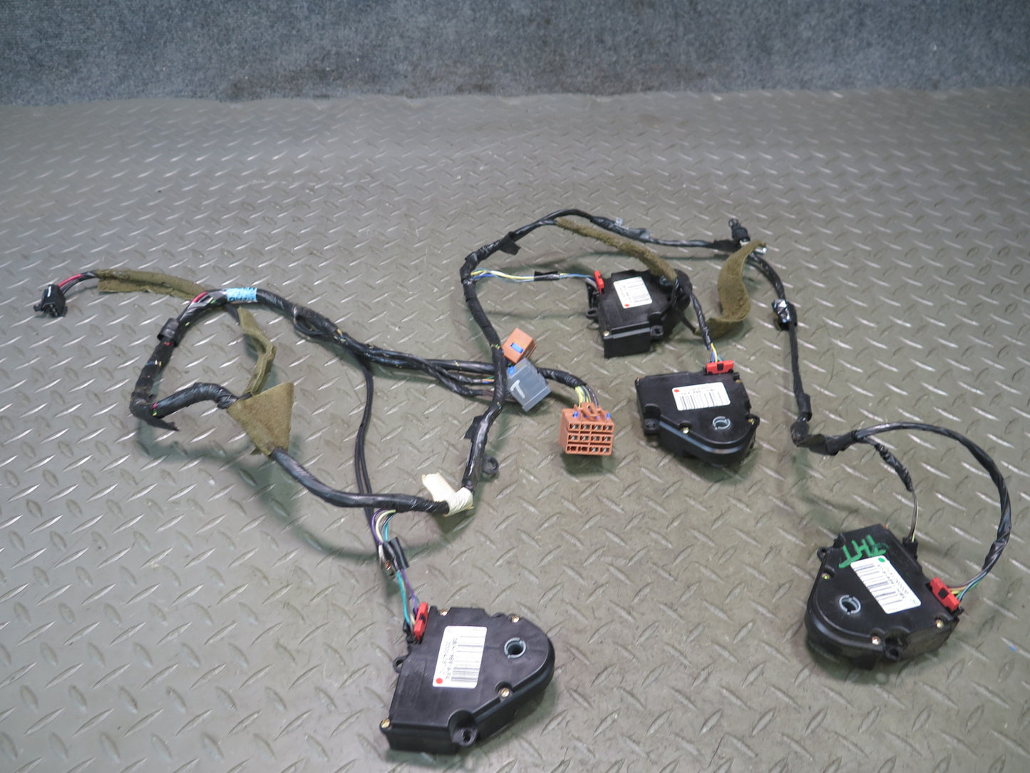 2003-2009 Hummer H2 Hvac A/C Air Heater Flap Door Actuator Motor Wiring Set