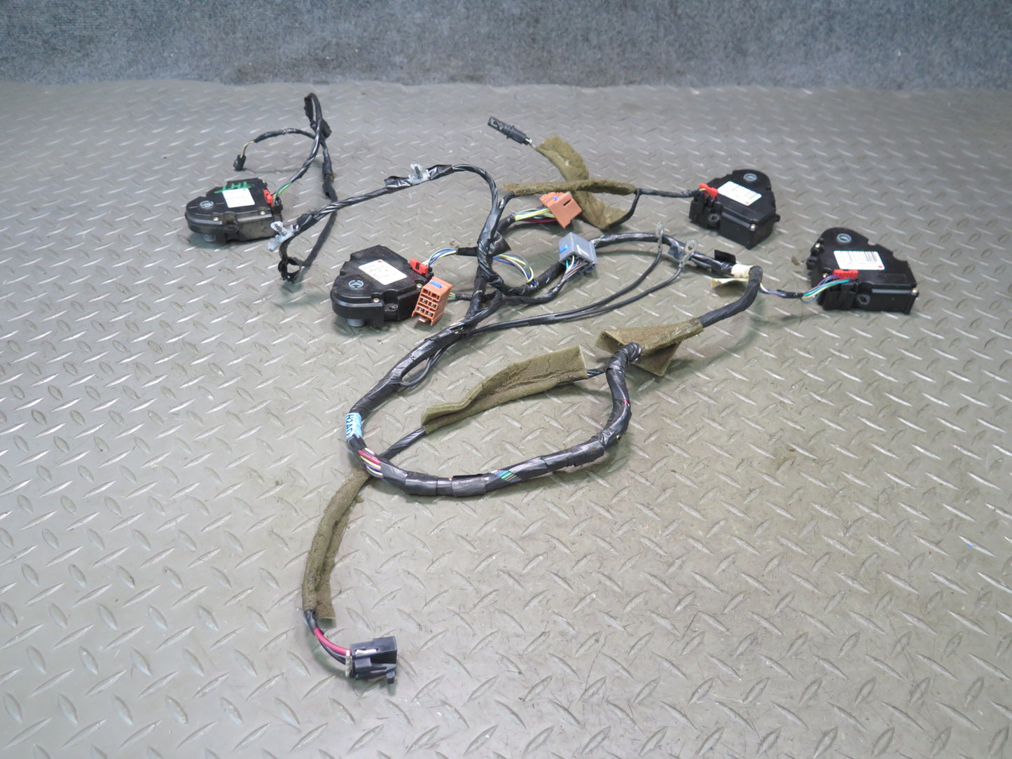 2003-2009 Hummer H2 Hvac A/C Air Heater Flap Door Actuator Motor Wiring Set