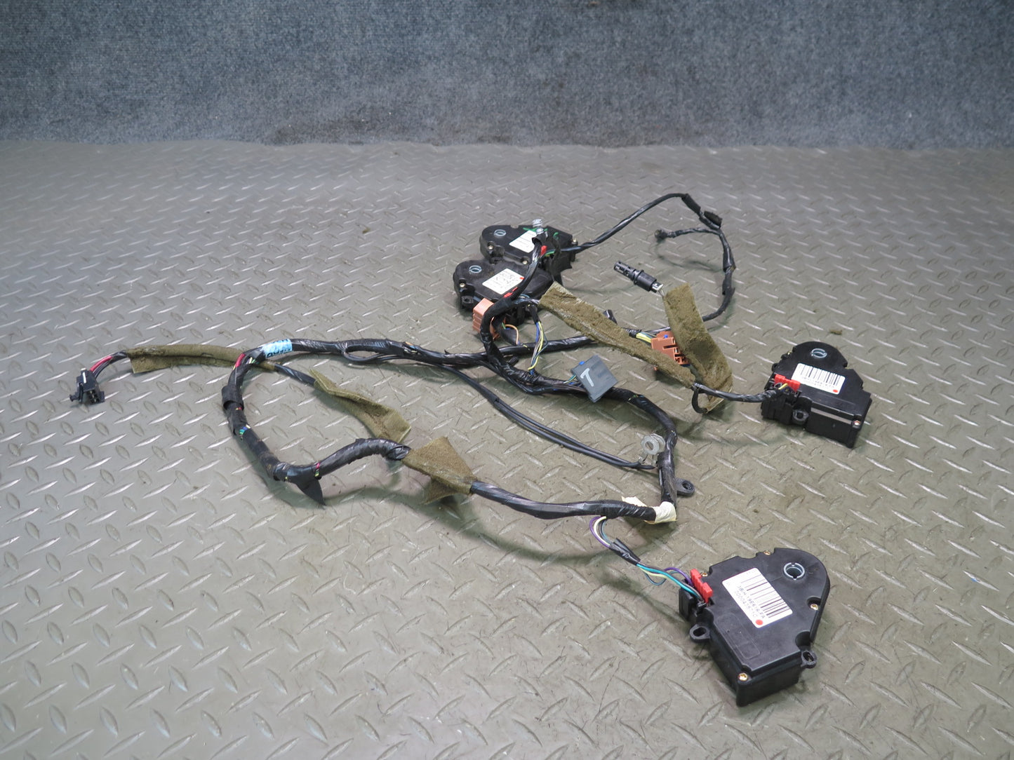 2003-2009 Hummer H2 Hvac A/C Air Heater Flap Door Actuator Motor Wiring Set