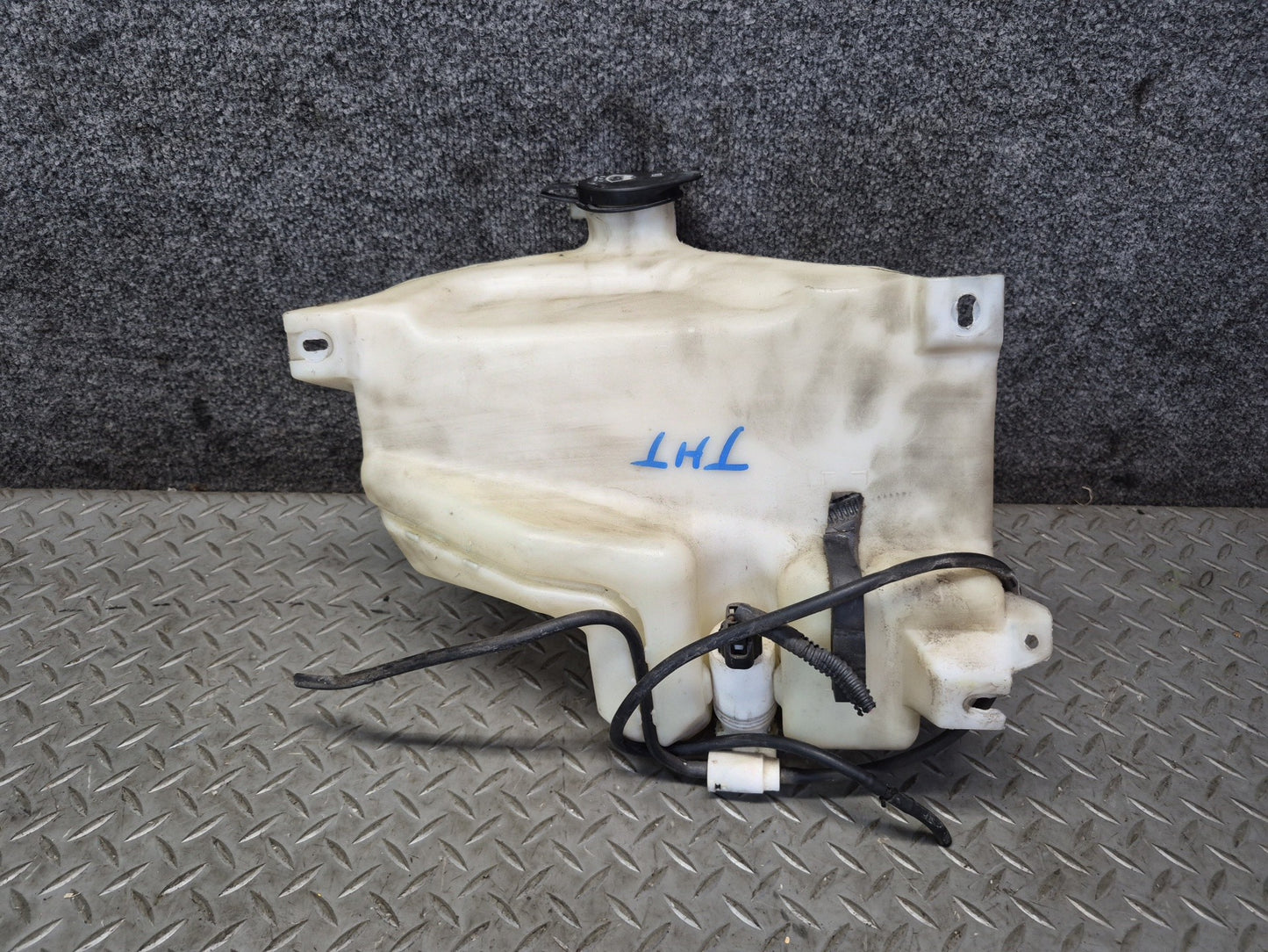 2003-2007 Hummer H2 Windshield Wiper Washer Fluid Reservoir Tank w Pump