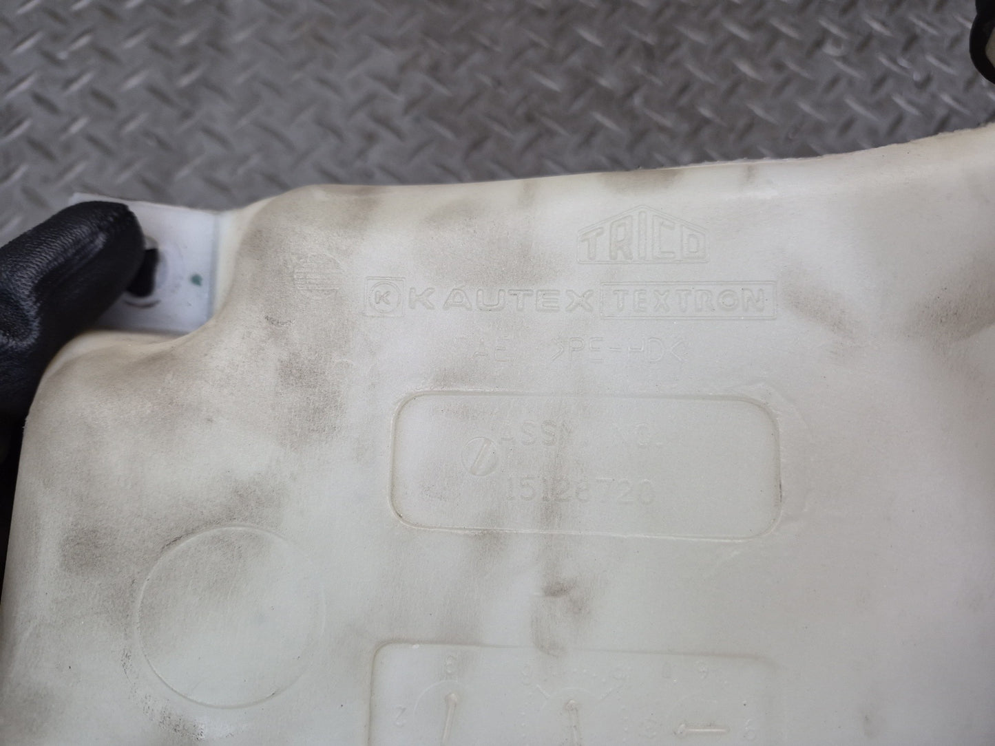 2003-2007 Hummer H2 Windshield Wiper Washer Fluid Reservoir Tank w Pump