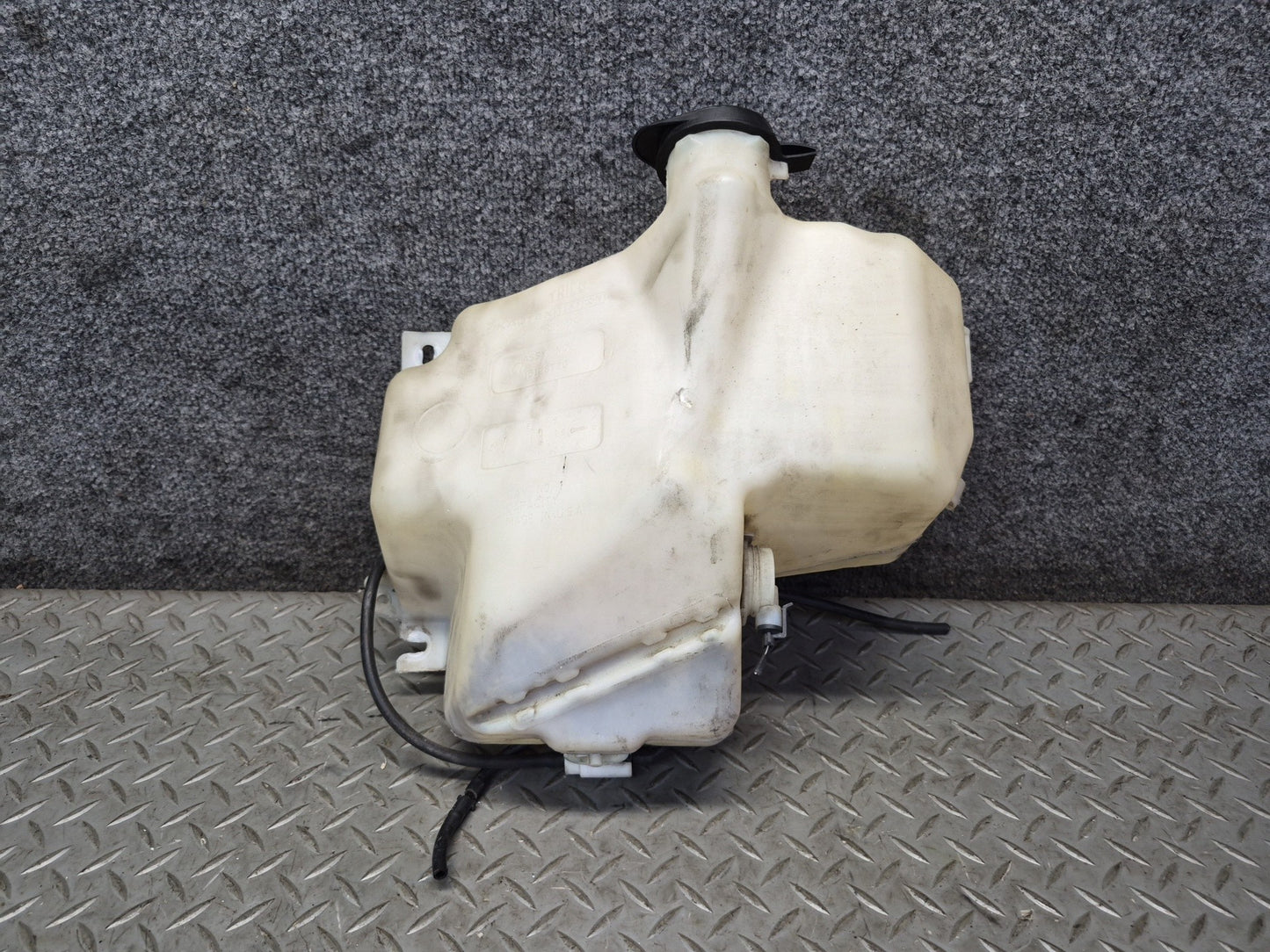 2003-2007 Hummer H2 Windshield Wiper Washer Fluid Reservoir Tank w Pump