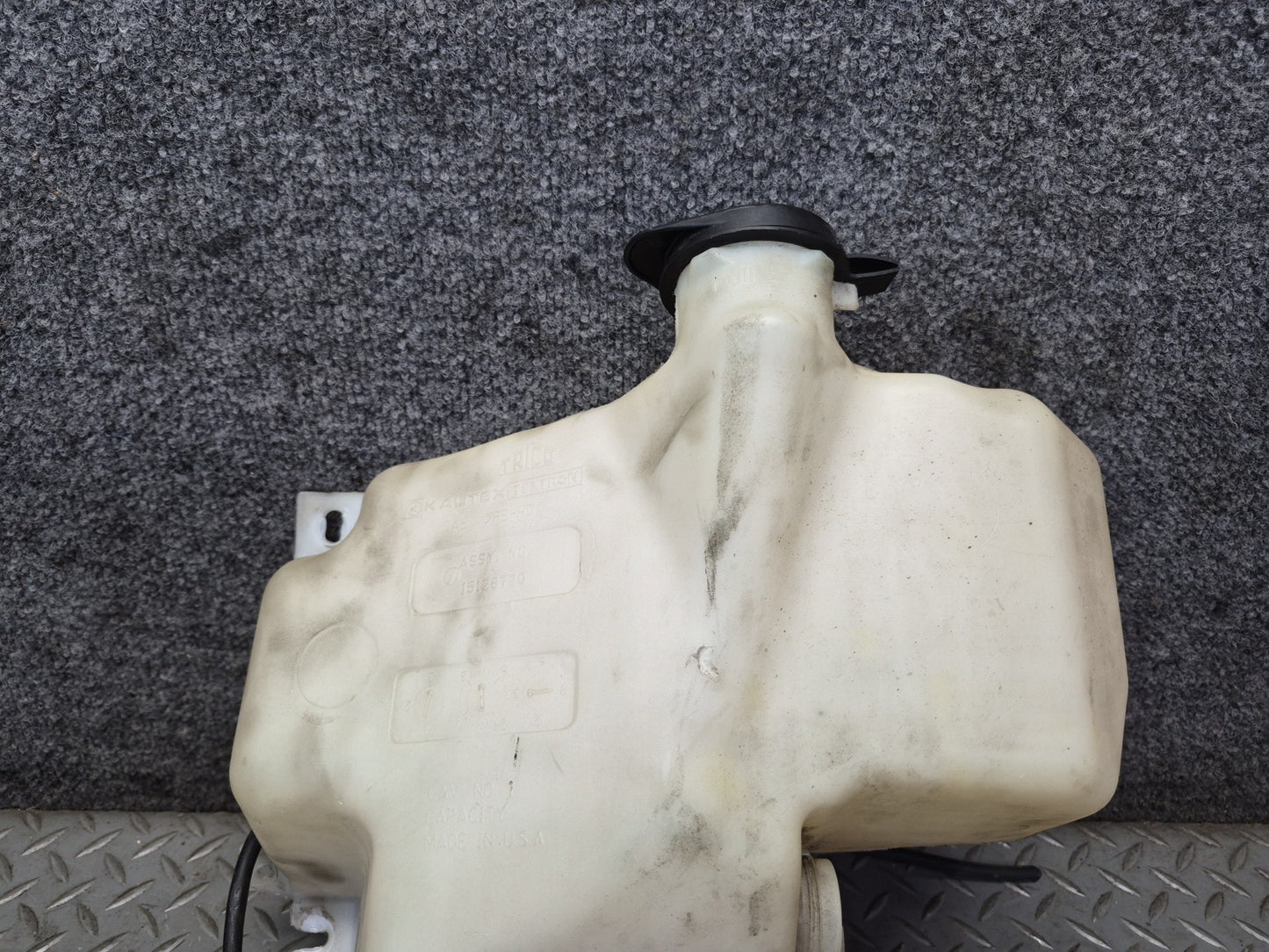 2003-2007 Hummer H2 Windshield Wiper Washer Fluid Reservoir Tank w Pump