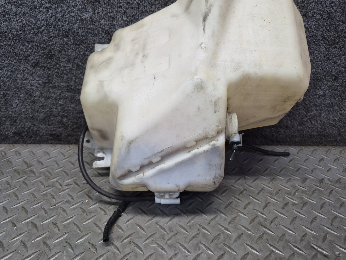 2003-2007 Hummer H2 Windshield Wiper Washer Fluid Reservoir Tank w Pump