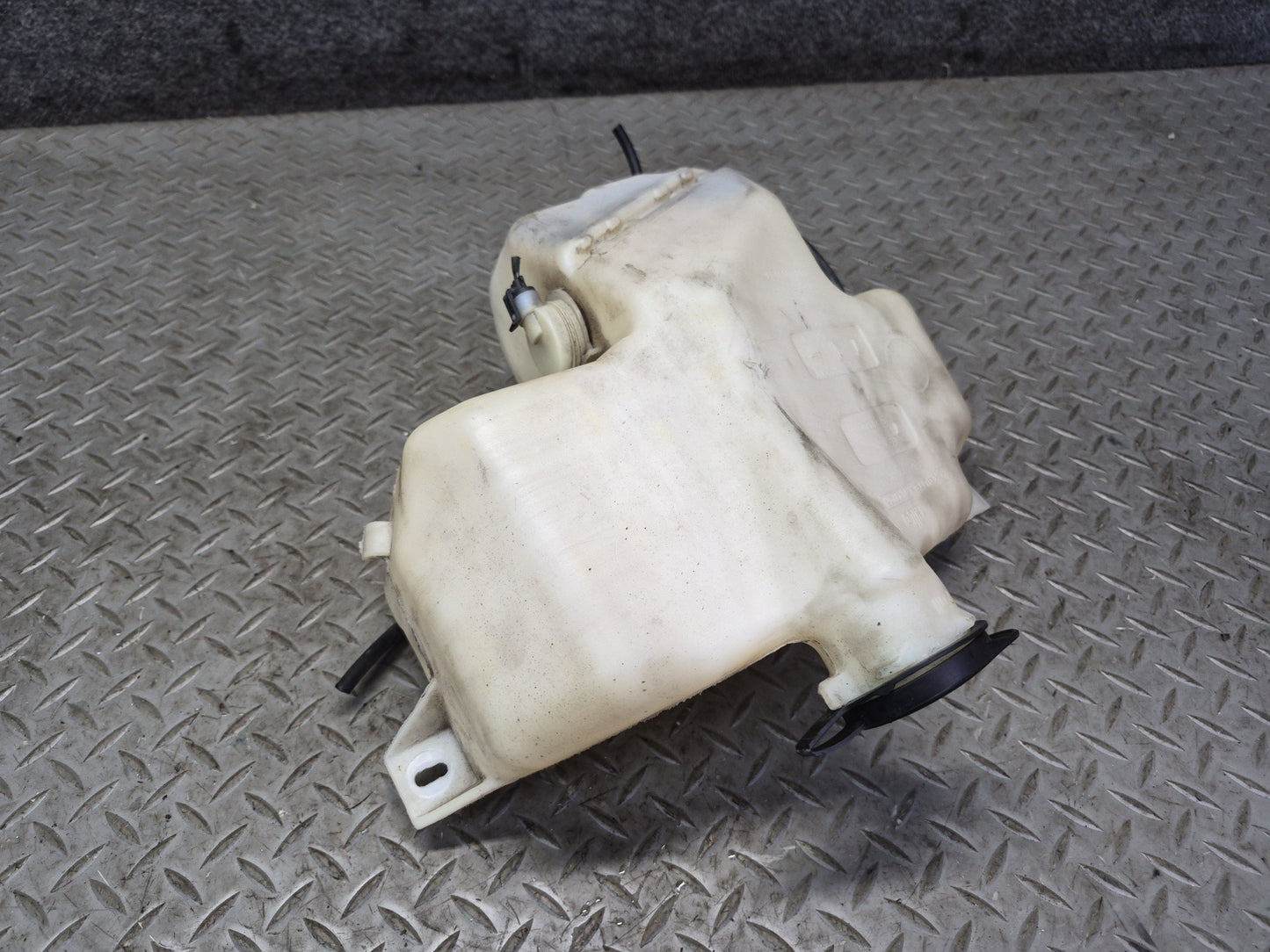 2003-2007 Hummer H2 Windshield Wiper Washer Fluid Reservoir Tank w Pump