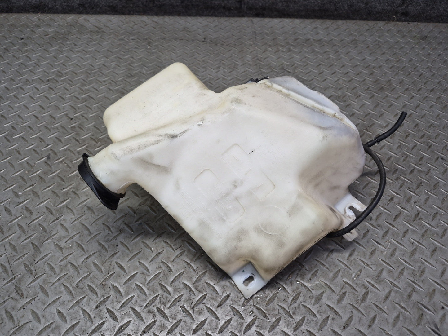 2003-2007 Hummer H2 Windshield Wiper Washer Fluid Reservoir Tank w Pump