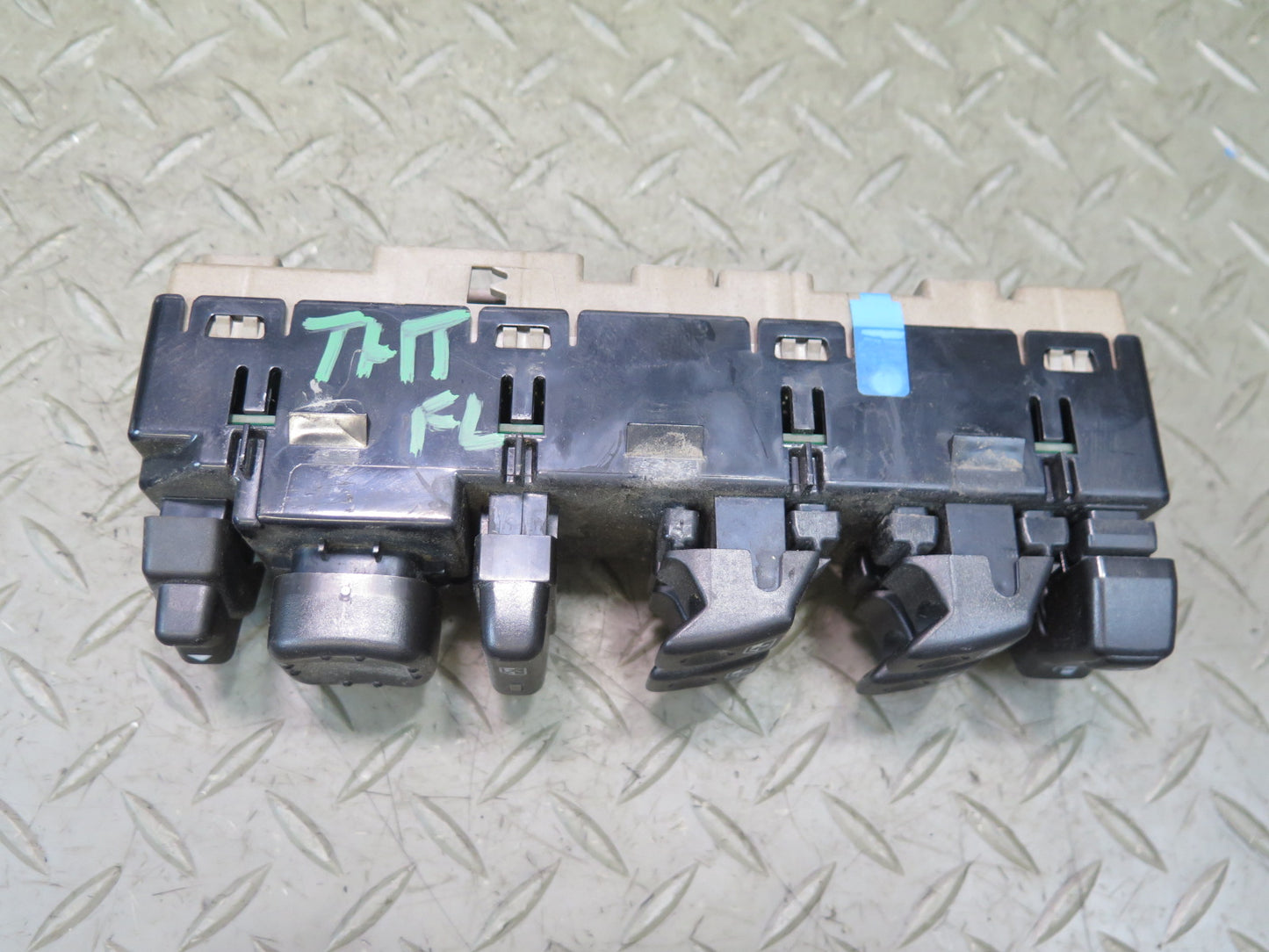 2005-2007 Hummer H2 Front Left Door Master Power Window Mirror Switch 15251167
