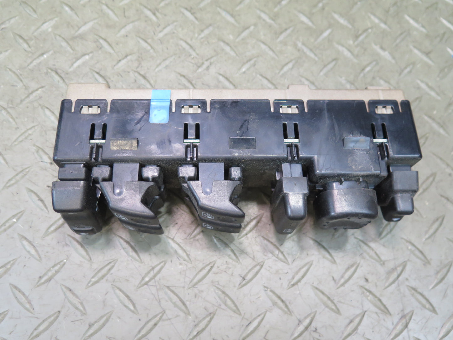 2005-2007 Hummer H2 Front Left Door Master Power Window Mirror Switch 15251167