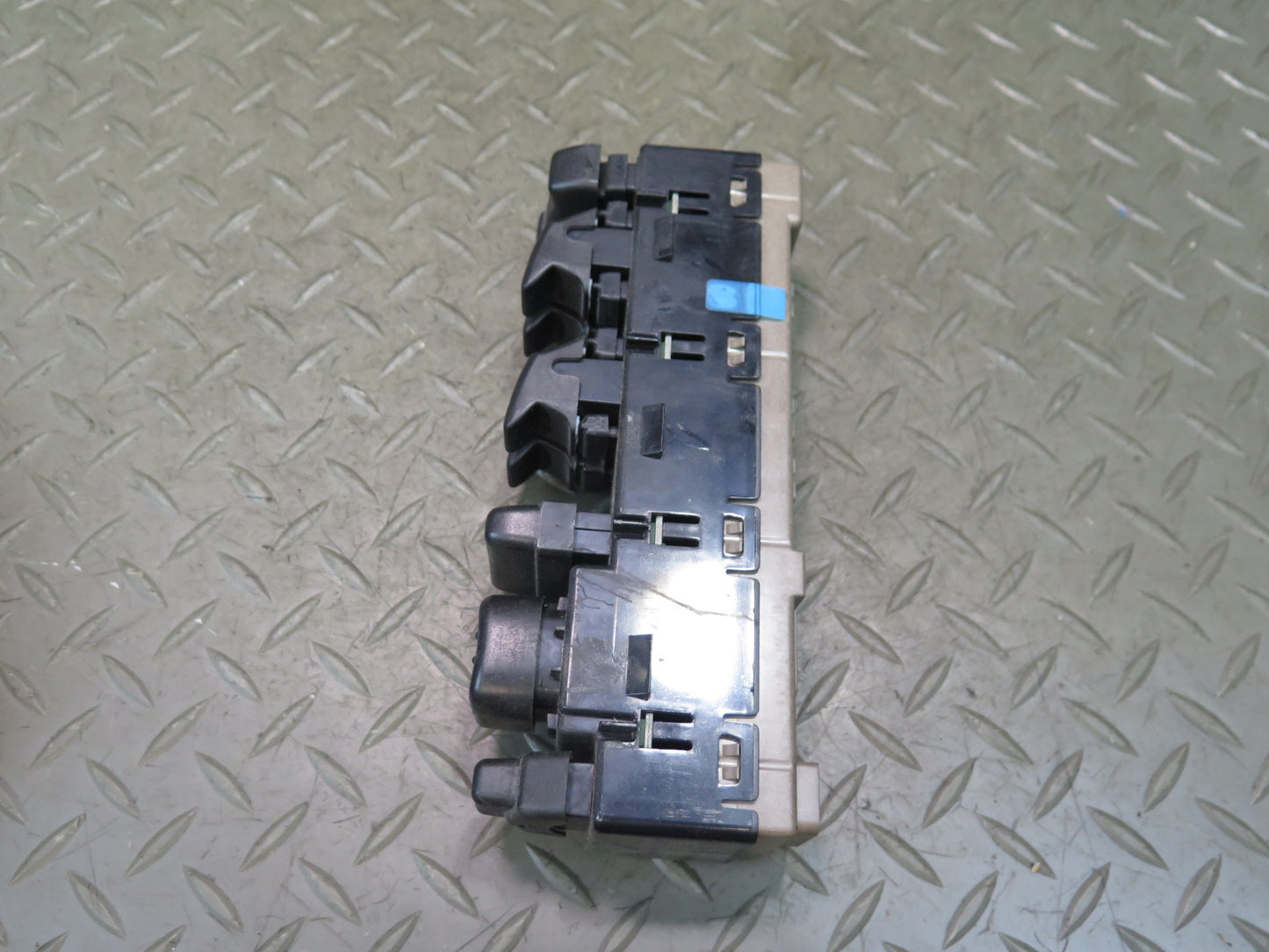 2005-2007 Hummer H2 Front Left Door Master Power Window Mirror Switch 15251167