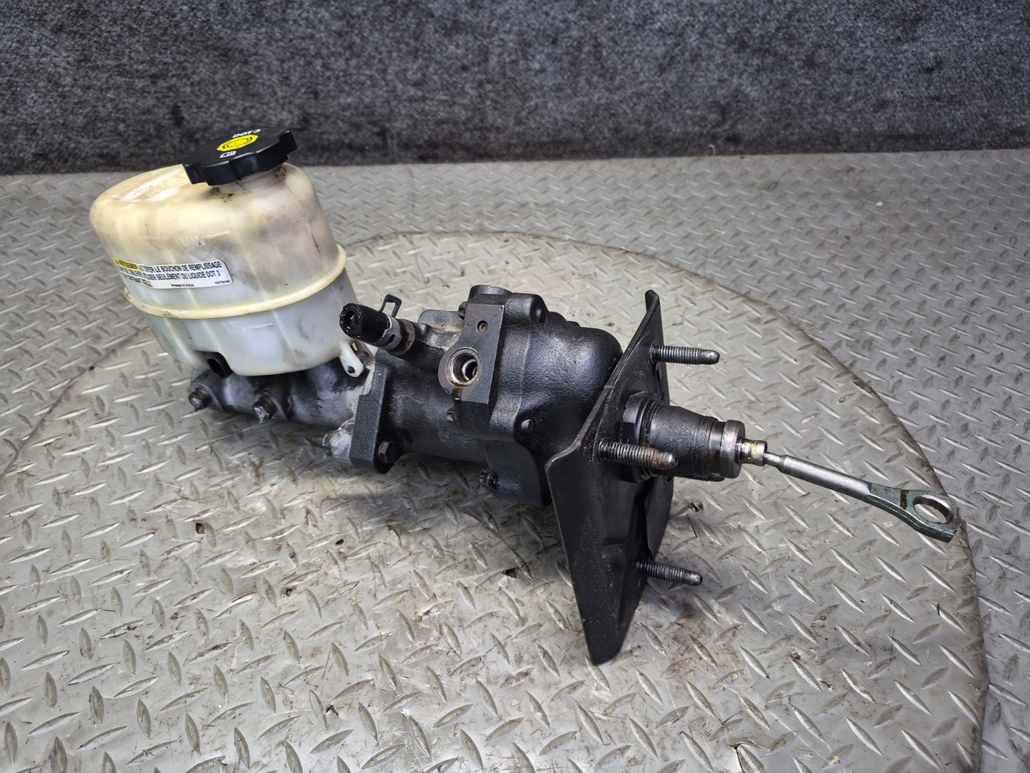 2003-2007 Hummer H2 Brake Master Cylinder Booster Fluid Reservoir