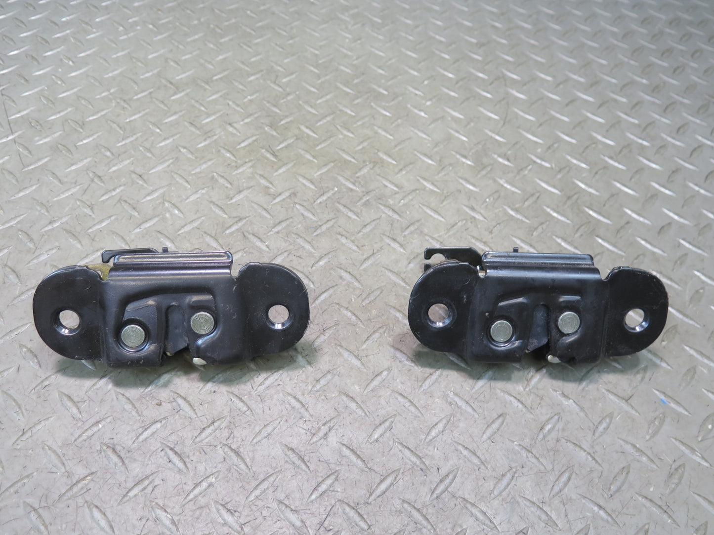 2003-2009 Hummer H2 Rear Trunk Lid Tailgate Liftgate Trunk Lock Latch Set of 2