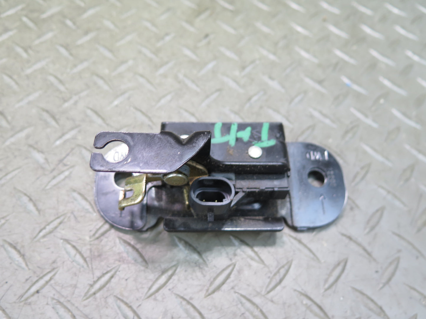 2003-2009 Hummer H2 Rear Trunk Lid Tailgate Liftgate Trunk Lock Latch Set of 2