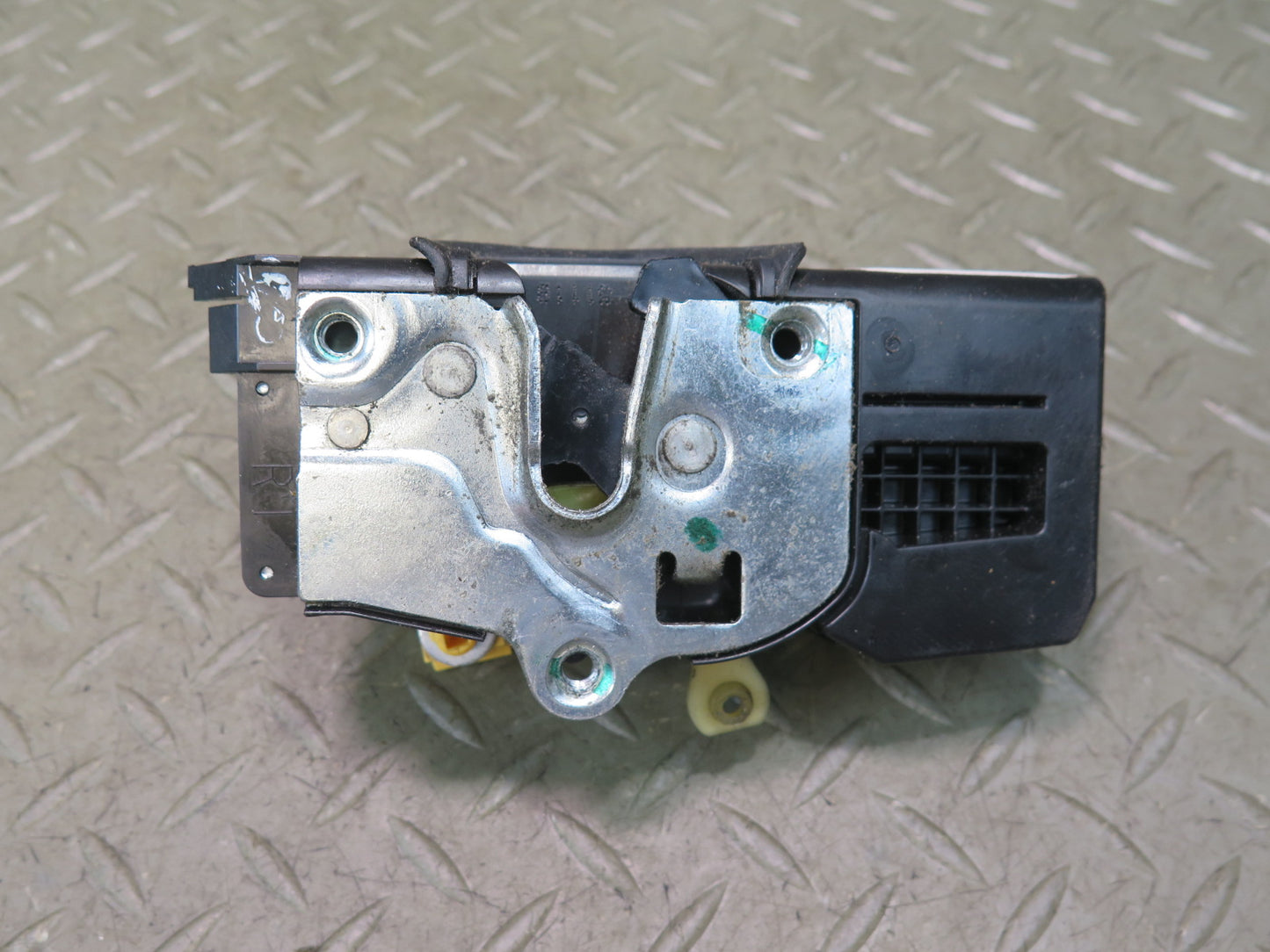 2003-2007 Hummer H2 Front Right Door Lock Latch Actuator