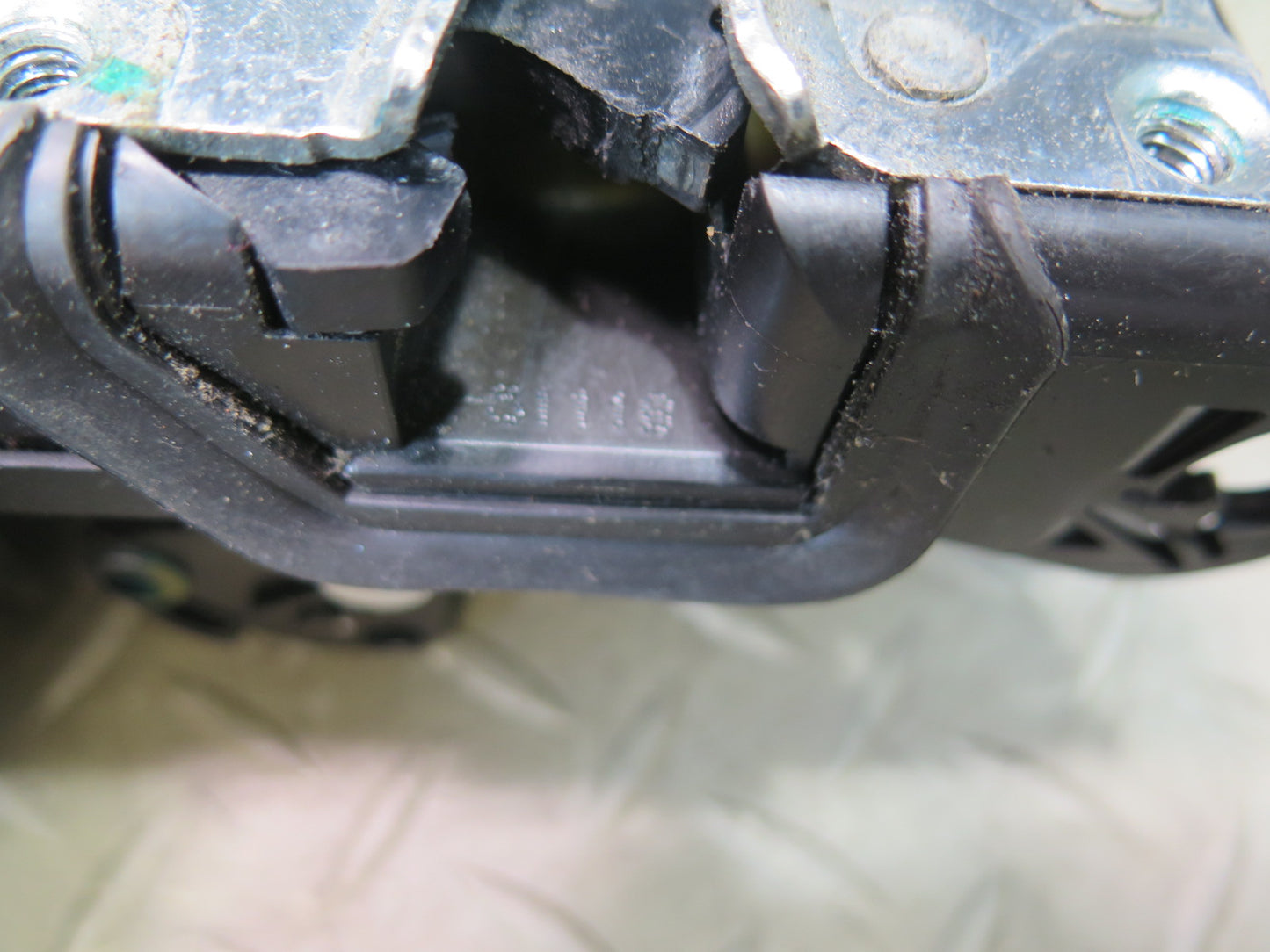 2003-2007 Hummer H2 Front Right Door Lock Latch Actuator
