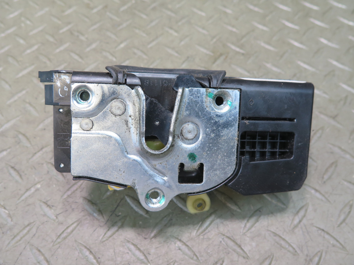 2003-2007 Hummer H2 Front Right Door Lock Latch Actuator