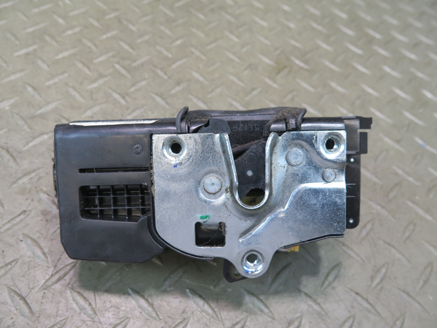 2003-2007 Hummer H2 Front Left Door Lock Latch Actuator
