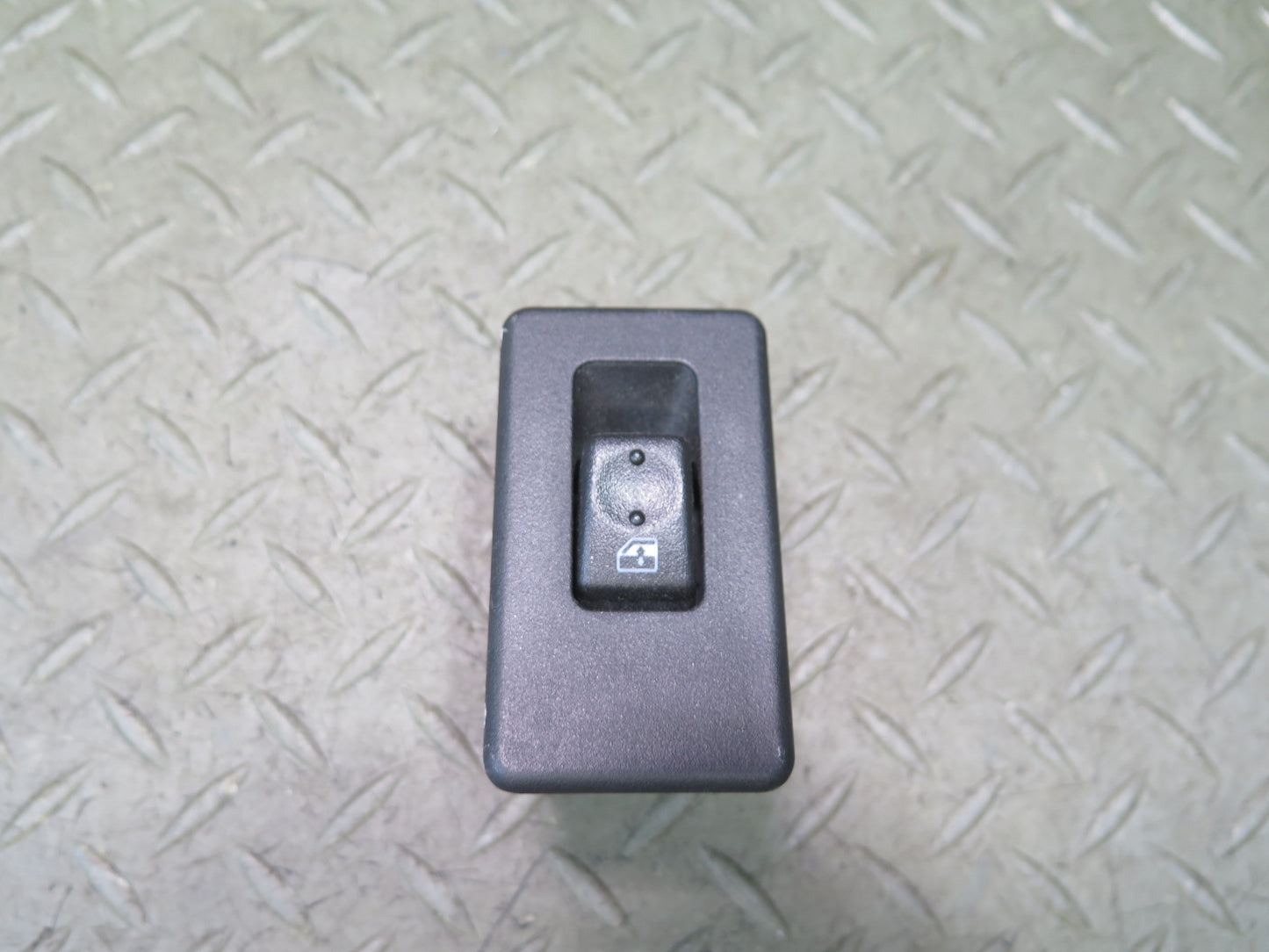 2003-2007 Hummer H2 Rear Left or Right Door Window Control Switch 15093146