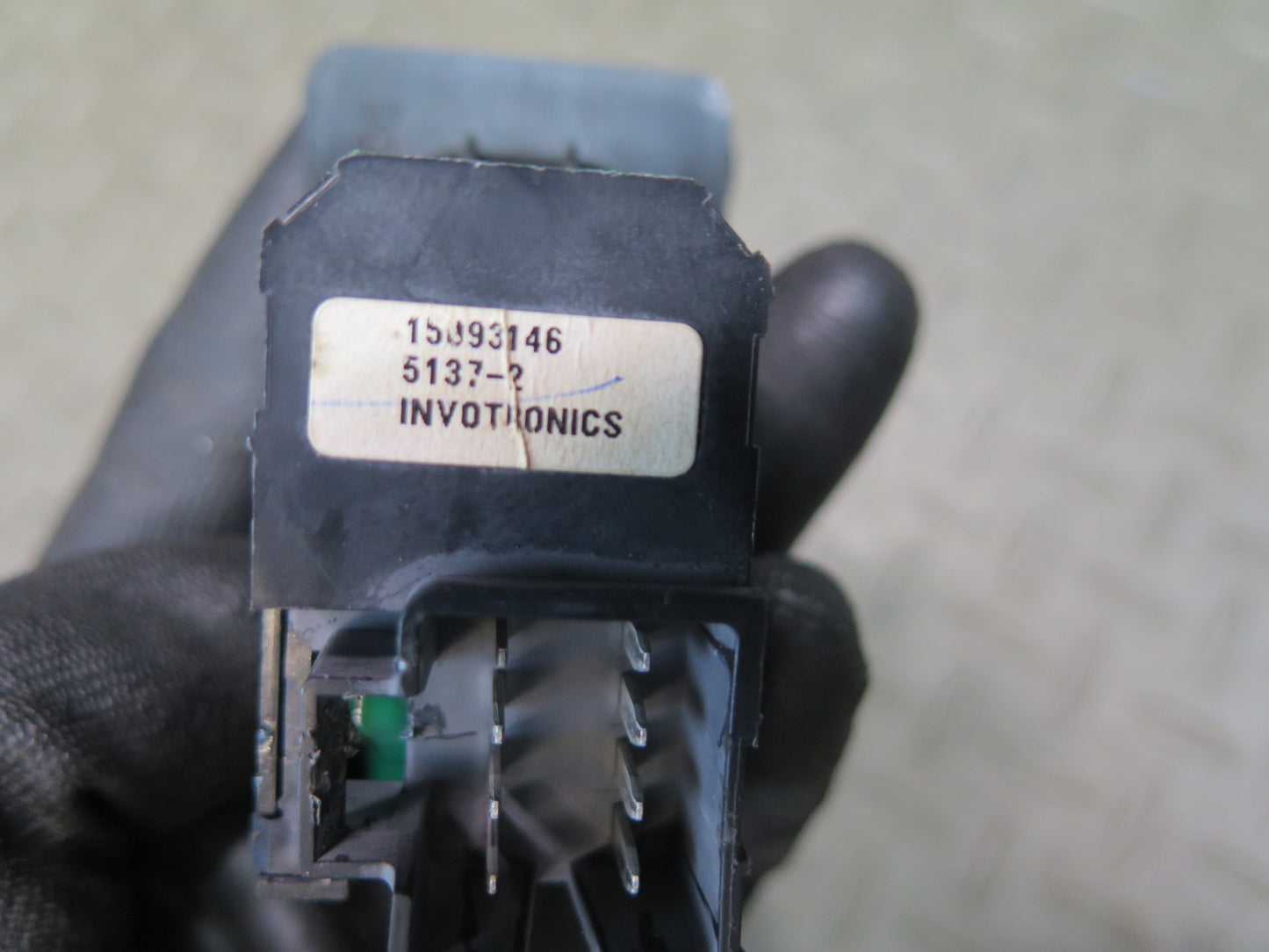 2003-2007 Hummer H2 Rear Left or Right Door Window Control Switch 15093146