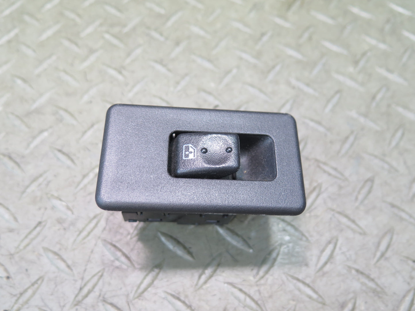 2003-2007 Hummer H2 Rear Left or Right Door Window Control Switch 15093146