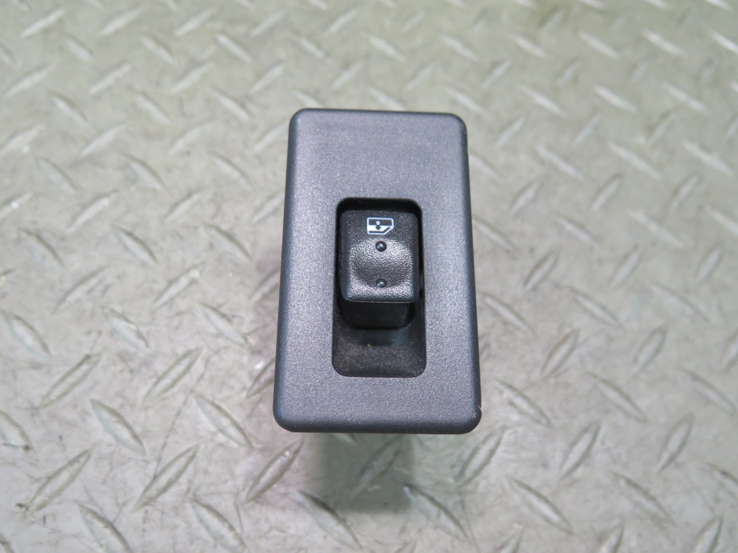2003-2007 Hummer H2 Rear Left or Right Door Window Control Switch 15093146