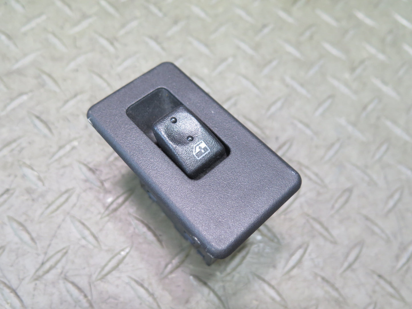 2003-2007 Hummer H2 Rear Left or Right Door Window Control Switch 15093146