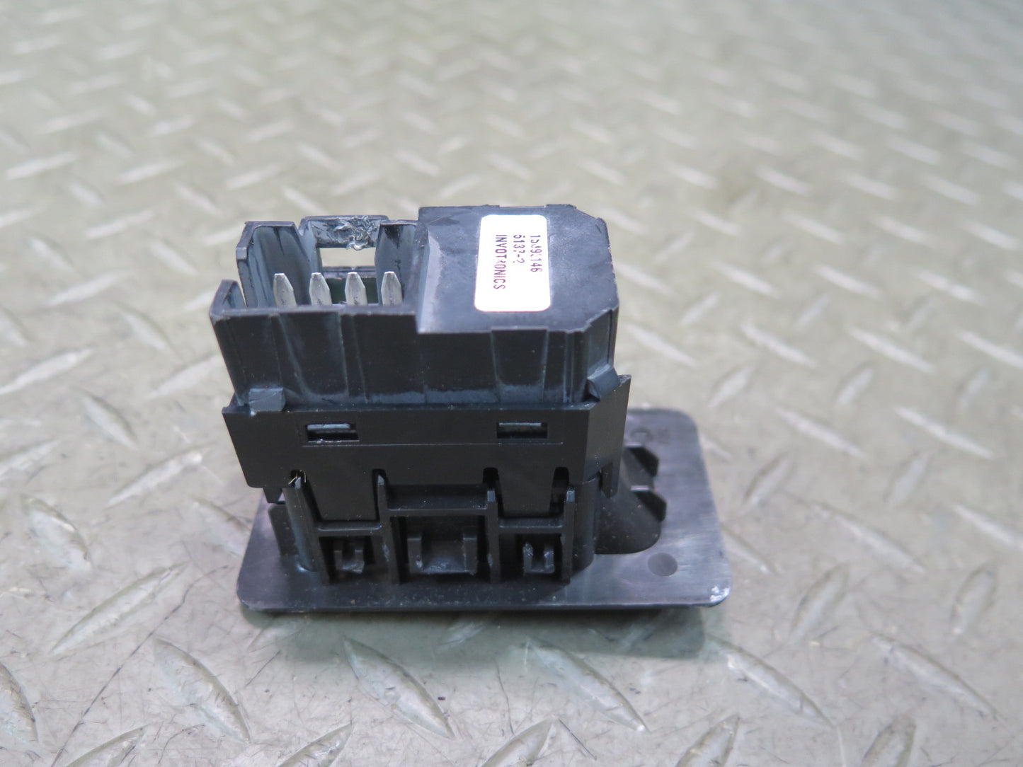 2003-2007 Hummer H2 Rear Left or Right Door Window Control Switch 15093146