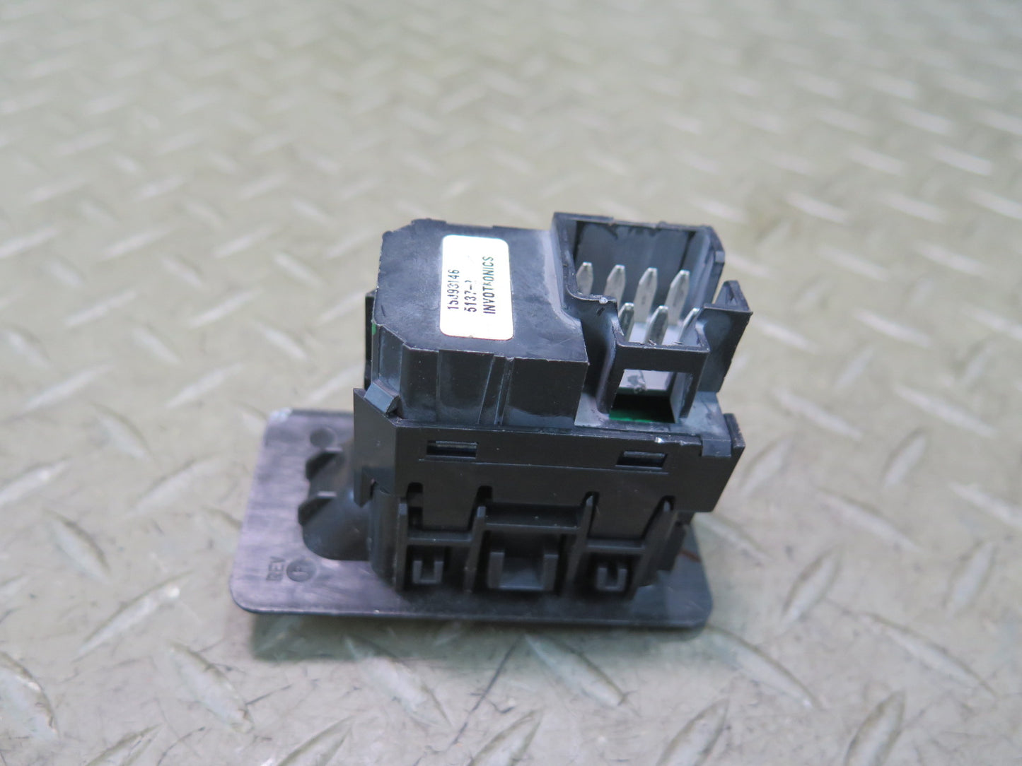2003-2007 Hummer H2 Rear Left or Right Door Window Control Switch 15093146