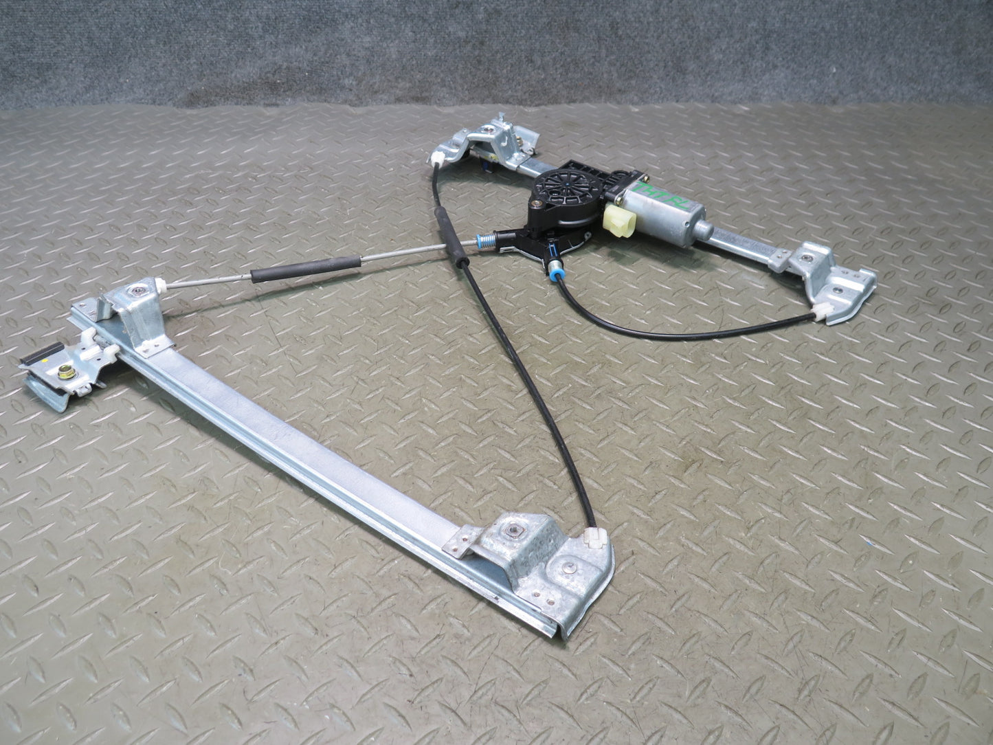 2003-2009 Hummer H2 Front Left Door Window Regulator w Motor